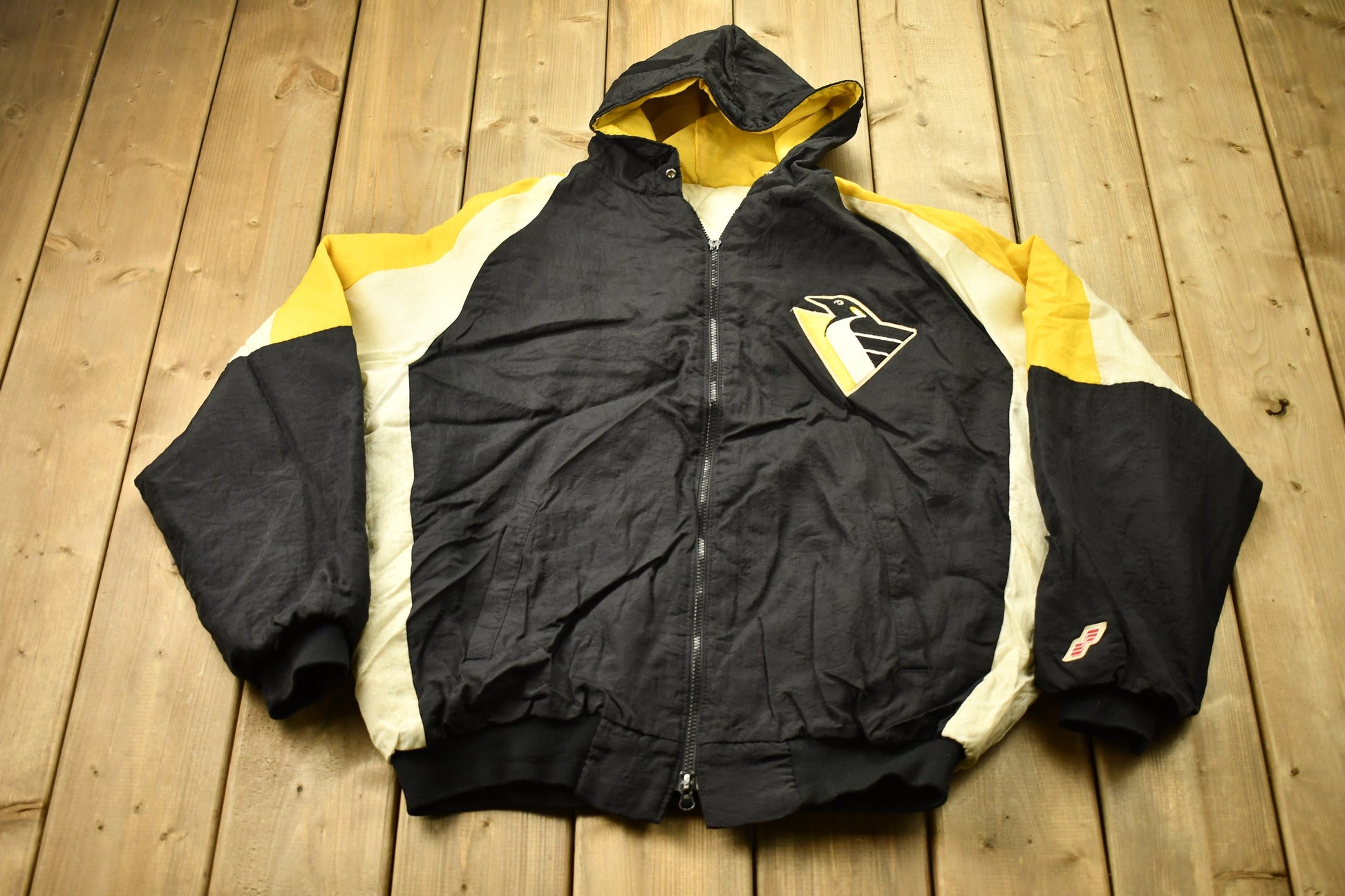 Vintage 1980s Pittsburgh Penguins NHL Full Zip Windbreaker Jacket
