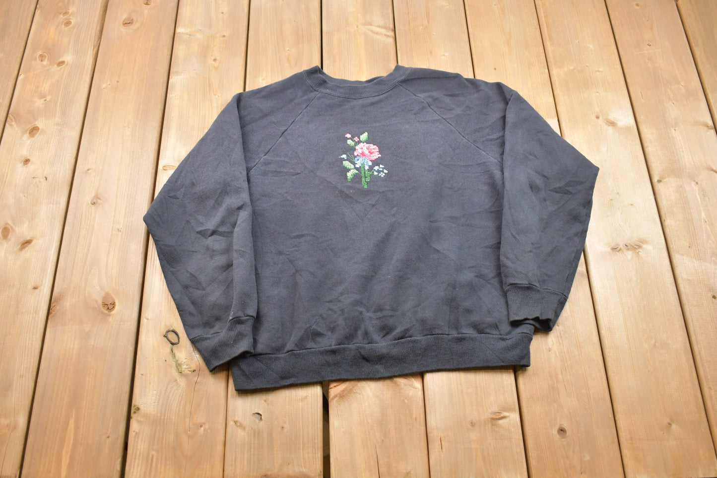 Vintage 1990s Hanes Floral Raglan Crewneck Sweatshirt / 90s Crewneck / Vintage Basics / Athleisure / Streetwear / Women's Vintage