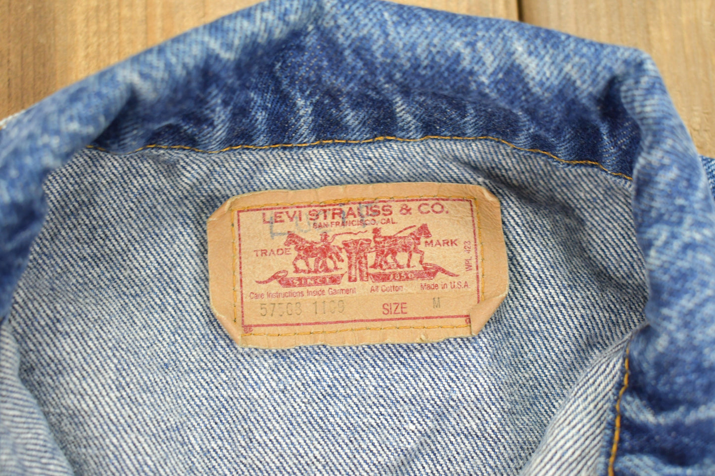 Vintage 1990s Levi's Denim Jean Jacket / Vintage Denim / Streetwear / Vintage Fall Outerwear / Fall Jacket / Levi's denim