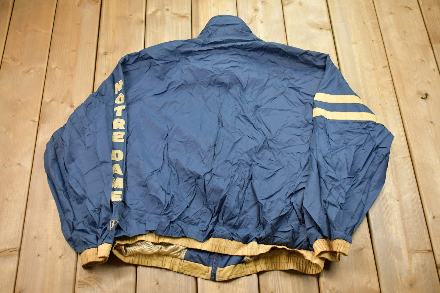 Vintage 1990s Pro Player University Of Notre Dame Fighting Irish Windbreaker Jacket / Athletic Sportswear / Streetwear / Athleisure