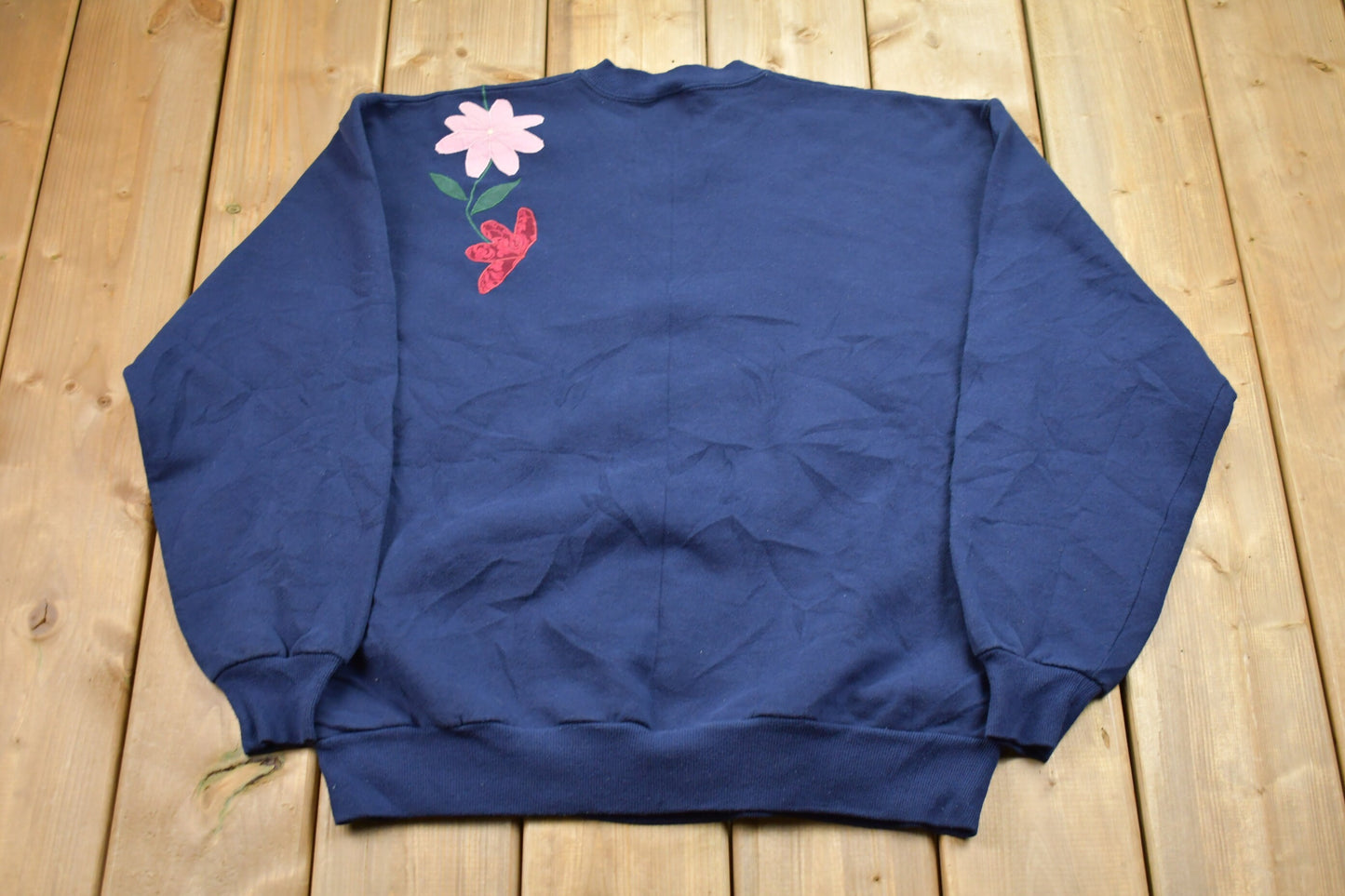 Vintage 1990s Floral Embroidered Cute Sweatshirt / Sportswear / 90s Crewneck / Streetwear / Athleisure / Vintage Sweatshirt / Made In USA