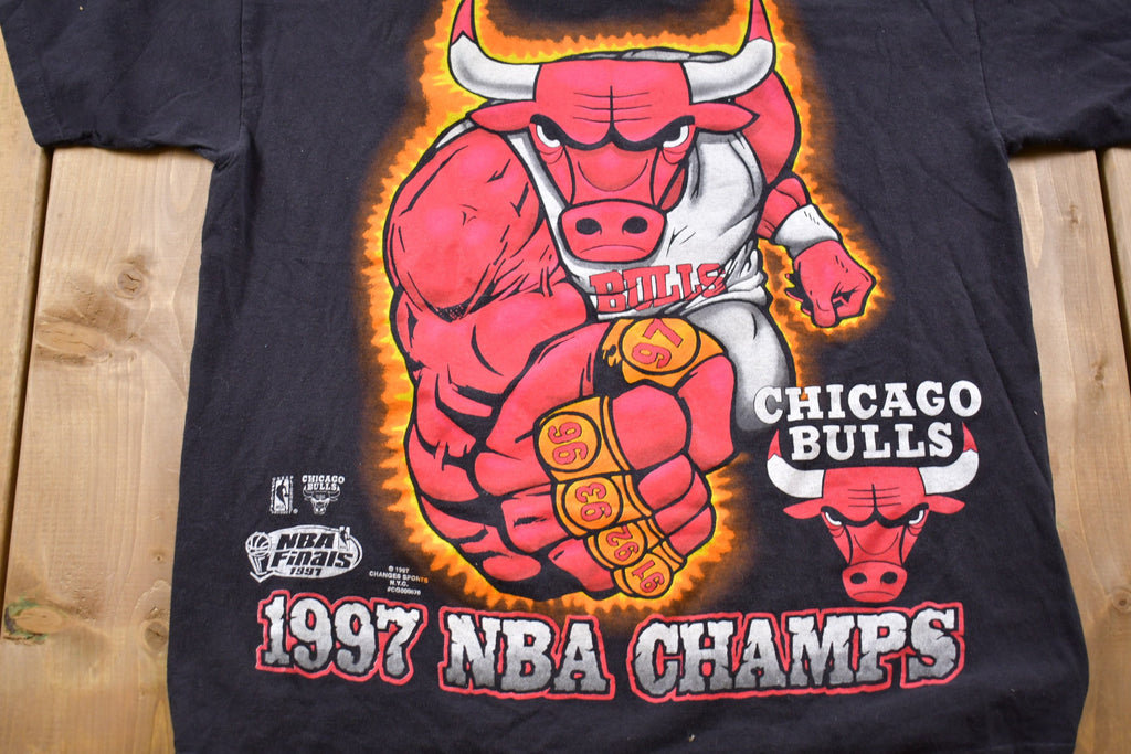 Vintage 1997 Chicago Bulls 5 Peat NBA Champs Graphic T-Shirt