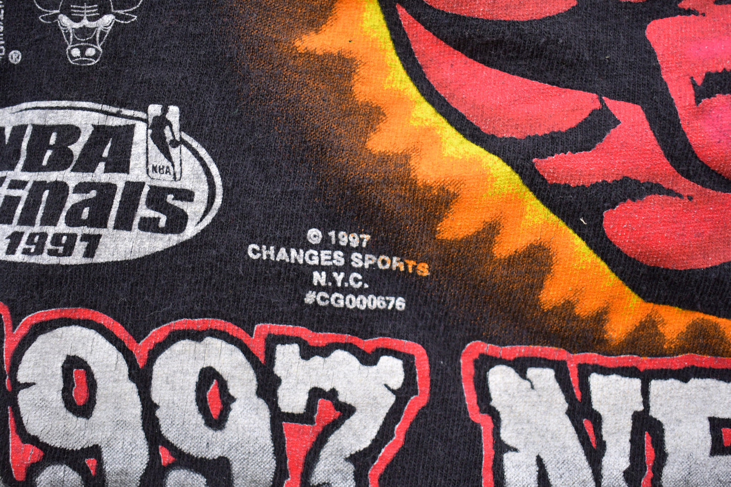 Vintage 1997 Chicago Bulls 5 Peat NBA Champs Graphic T-Shirt