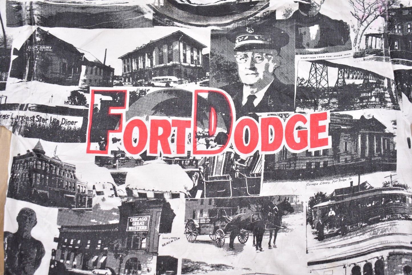 Vintage 1990s Fort Dodge All Over Print Graphic T-Shirt