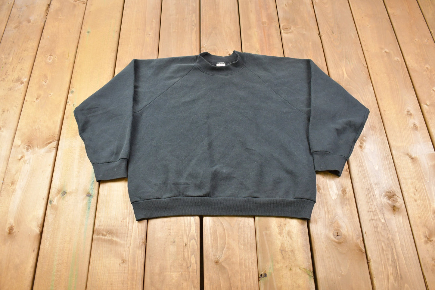 Vintage 1980s Blank Raglan Crewneck Sweatshirt / Made in USA / 80s Crewneck / Vintage Basics / Athleisure / Streetwear / Vintage Essentials