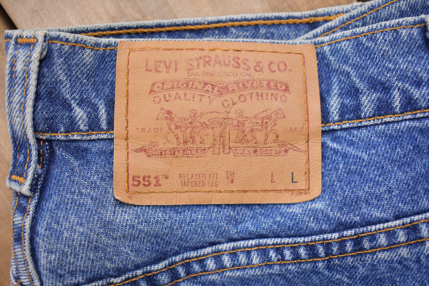 Vintage 1990s Levi's 551 Red Tab Jeans Size 32 x 32 / 90s Blue Denim / Streetwear Fashion / Vintage Denim / Made In USA / Vintage Levi's