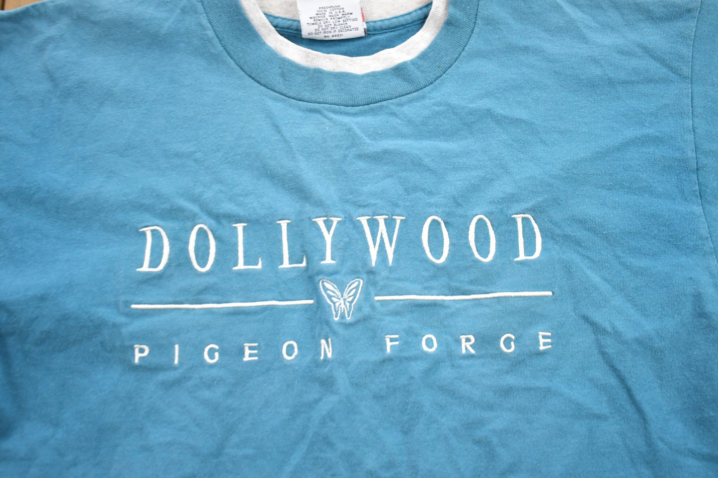 Vintage 1990s Dollywood Pigeon Forge Embroidered Double Collar T-Shirt / Graphic / 80s / 90s / Streetwear / Retro Style / Made In USA