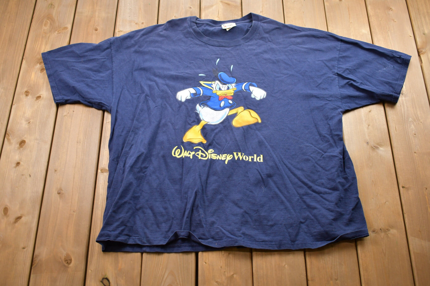 Vintage 1990s Walt Disney World Daffy Duck Graphic T-Shirt / Graphic / 80s / 90s / Streetwear / Retro Style / Single Stitch / Made In USA