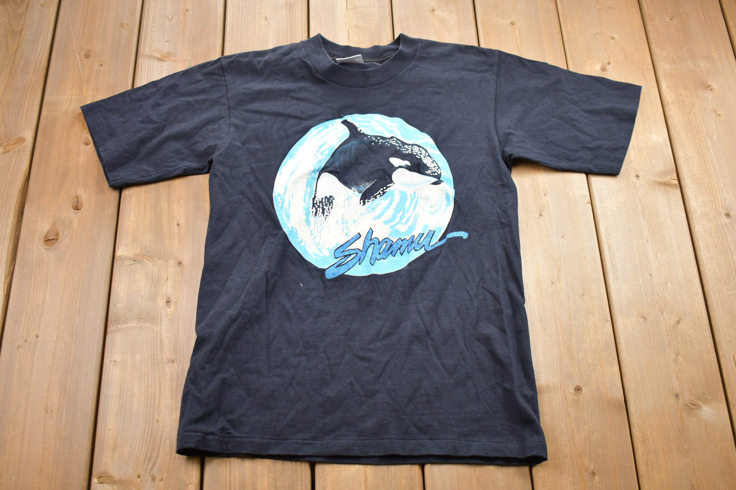 Vintage 1990s Shamu Whale Graphic T-Shirt / Graphic / 80s / 90s / Streetwear / Retro Style / Single Stitch / Made In USA