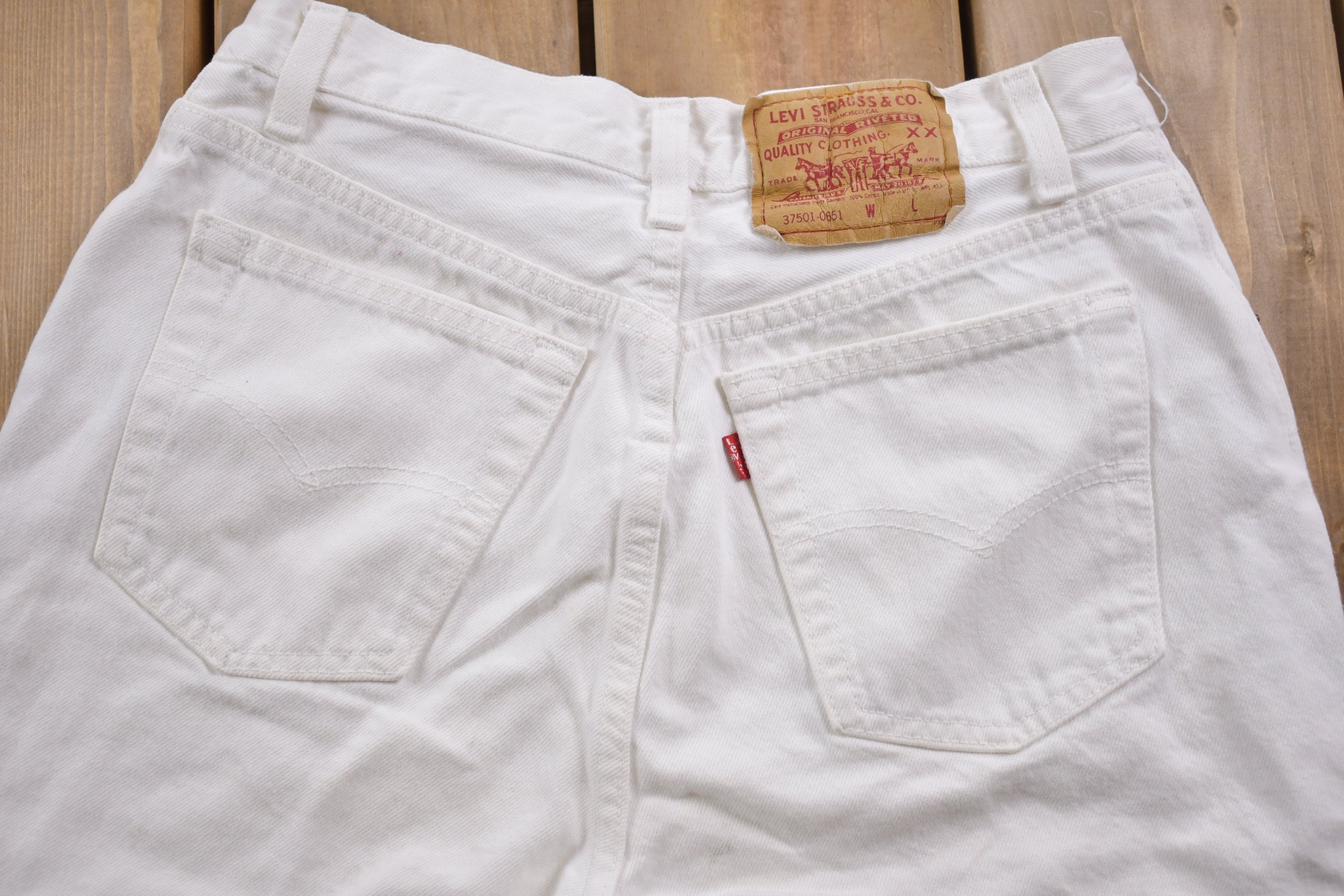 Vintage 1990s Levi's White Jean Shorts 26 x 10