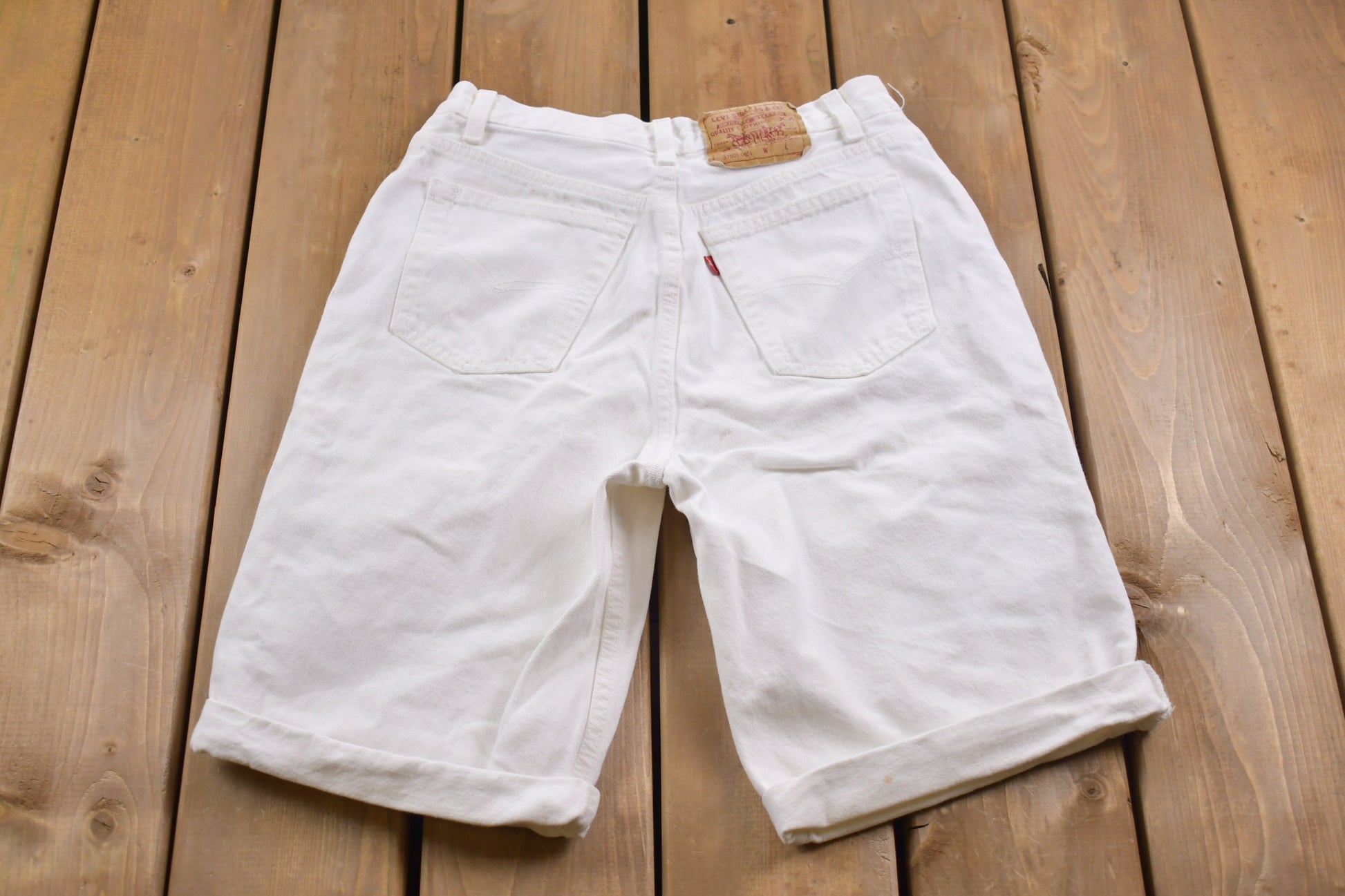Vintage 1990s Levi's White Jean Shorts 26 x 10