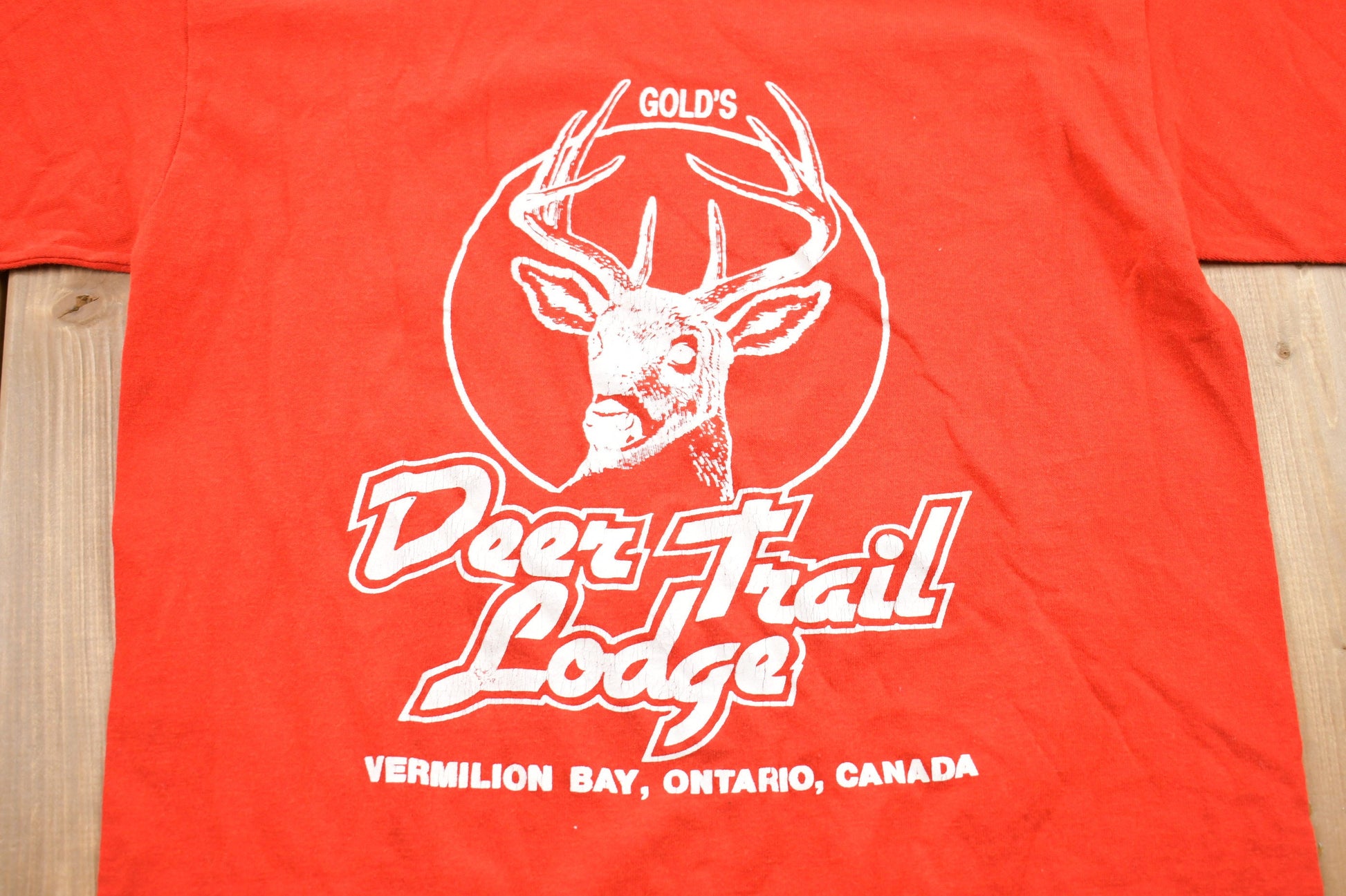 Vintage 1980s Deer Trail Lodge Canada Graphic T-Shirt