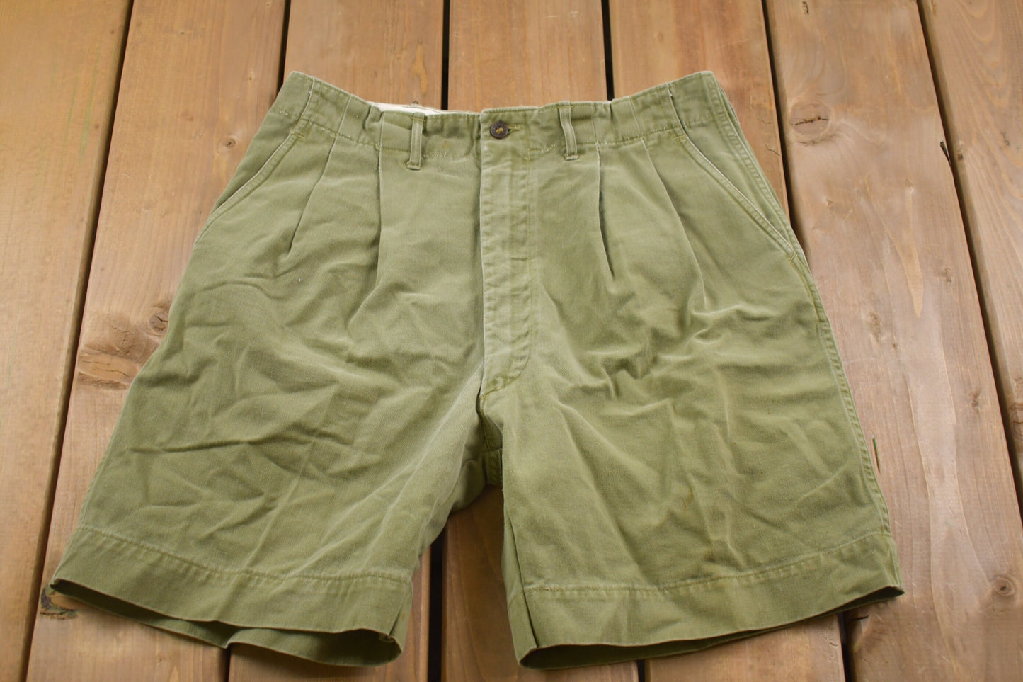 Vintage 1990s Green Khaki Shorts 30 x 7 / 90s Shorts / Streetwear Fashion / Bottoms / Men&#39;s Khaki Shorts / Basic Vintage Clothes