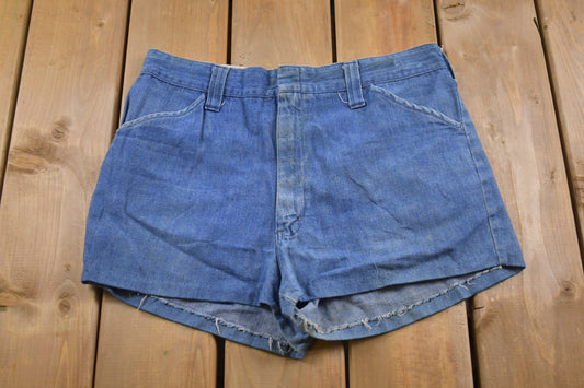 Vintage 1990s Basic Women's Jean Short Shorts 32 x 2 / 90s Shorts / Streetwear Fashion / Basic Clothes / Light Wash / Vintage Jeans/ Jorts