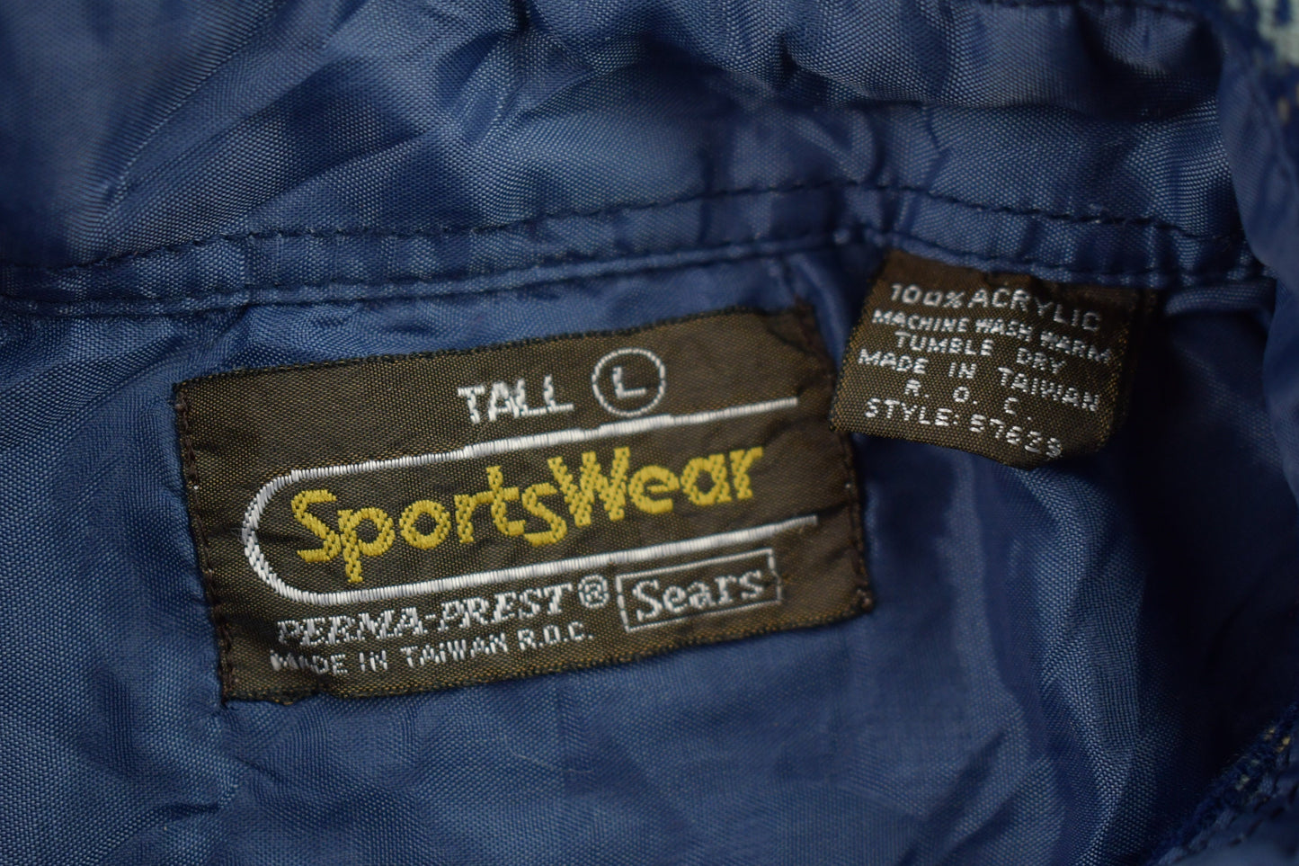 Vintage 1990s Sportswear Plaid Button Up Shirt / 1990s Button Up / Vintage Flannel / Casual Wear / Workwear / Pattern Button Up