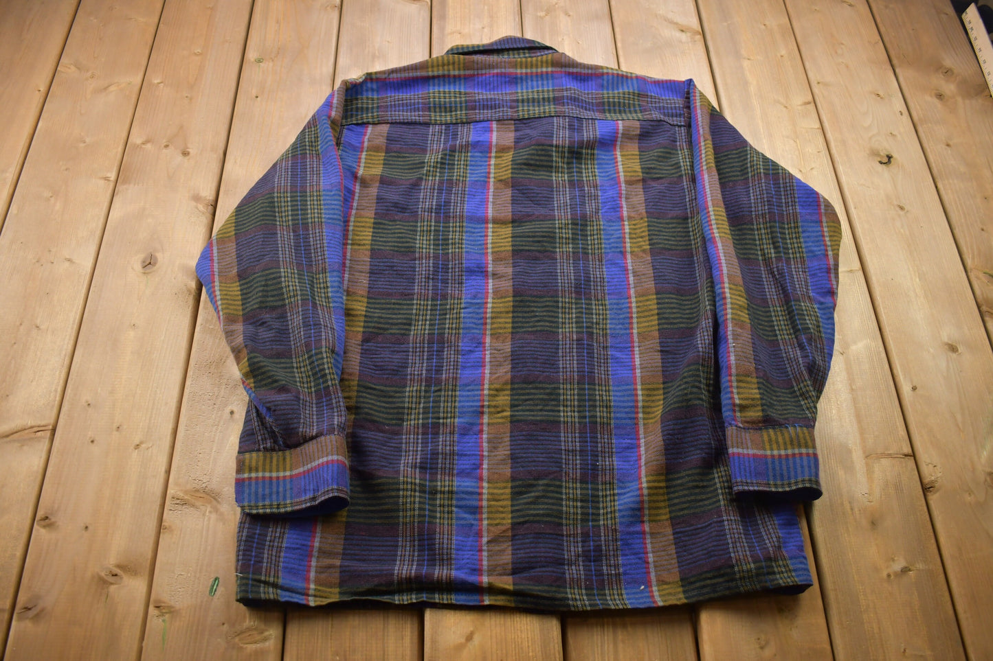 Vintage 1990s Van Heusen Plaid Button Up Shirt / 1990s Button Up / Vintage Flannel / Casual Wear / Workwear / Pattern Button Up