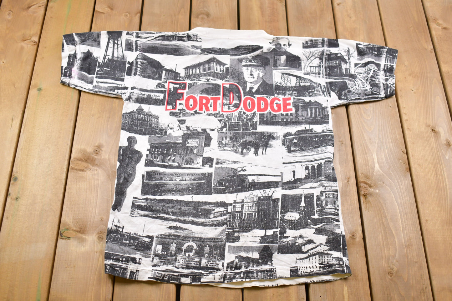 Vintage 1990s Fort Dodge All Over Print Graphic T-Shirt