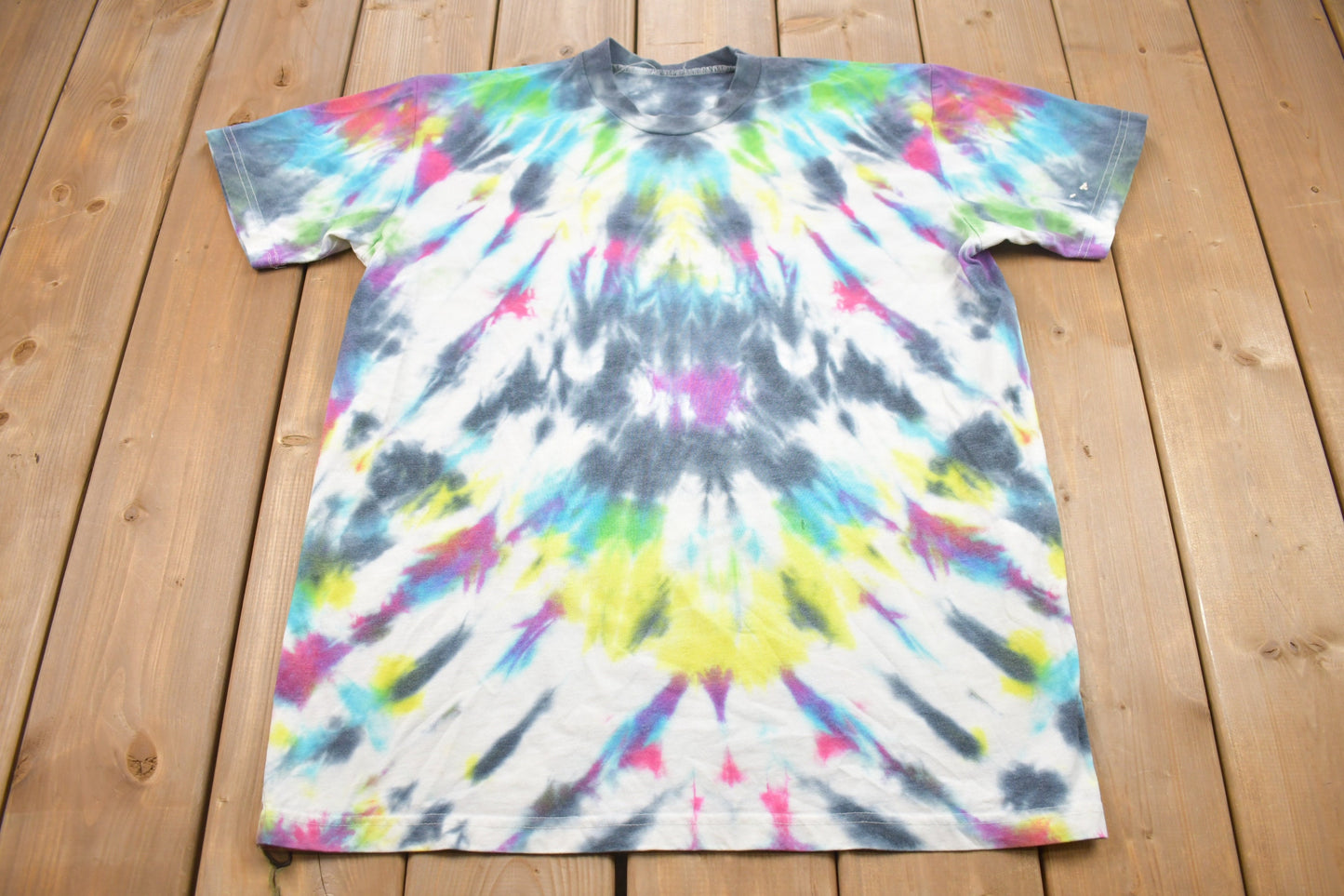 Vintage 1990s Blank Tye Dye T-Shirt / Streetwear / Vintage Tye Dye / Retro Style / Made In USA / 90s Graphic Tee