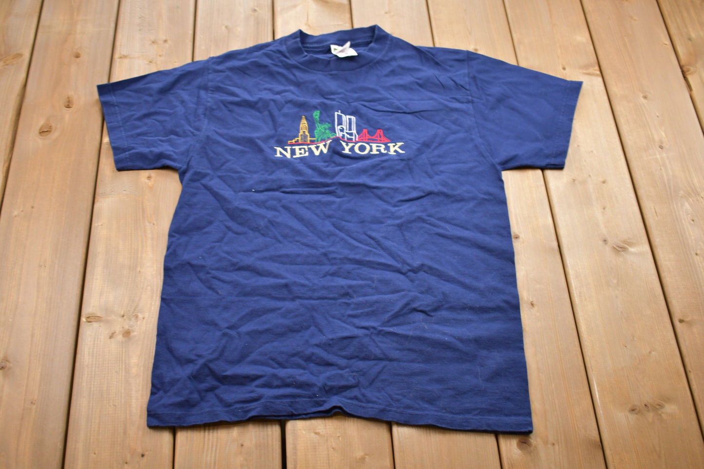 Vintage 1990s New York Embroidered Graphic T-Shirt / Graphic / 80s / 90s / Streetwear / Retro Style / Single Stitch / Made In USA