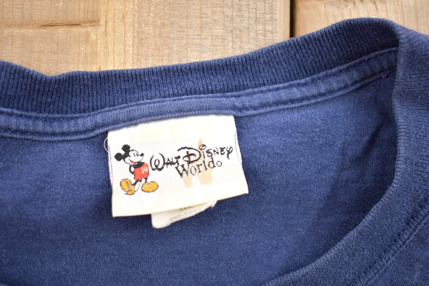 Vintage 1990s Walt Disney World Daffy Duck Graphic T-Shirt / Graphic / 80s / 90s / Streetwear / Retro Style / Single Stitch / Made In USA