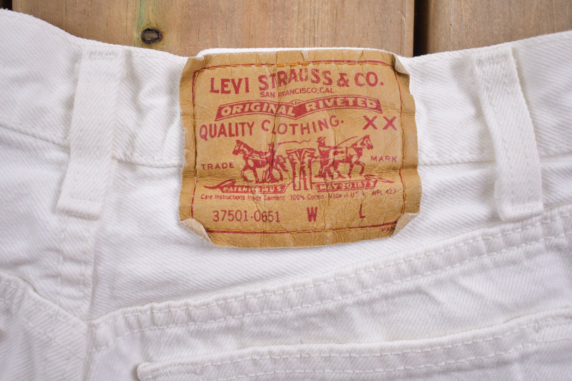 Vintage 1990s Levi's White Jean Shorts 26 x 10