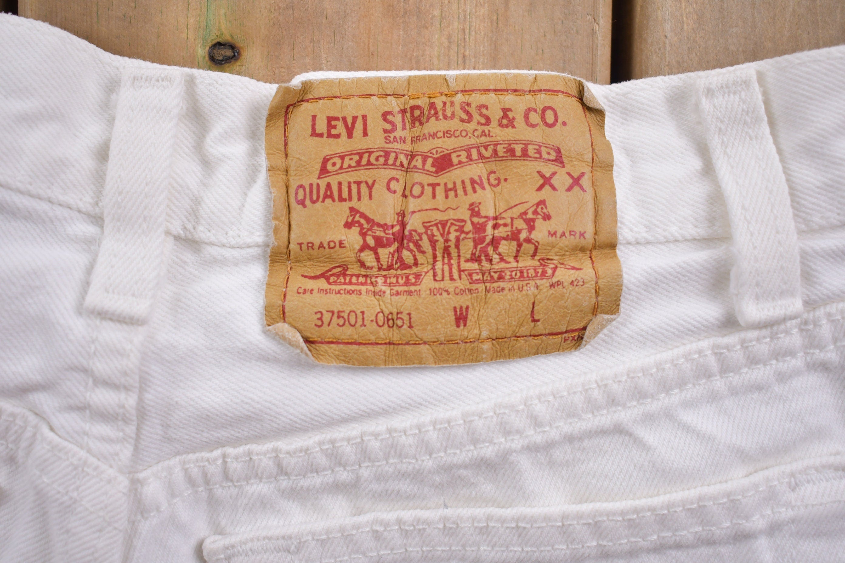 Vintage 1990s Levi's White Jean Shorts 26 x 10