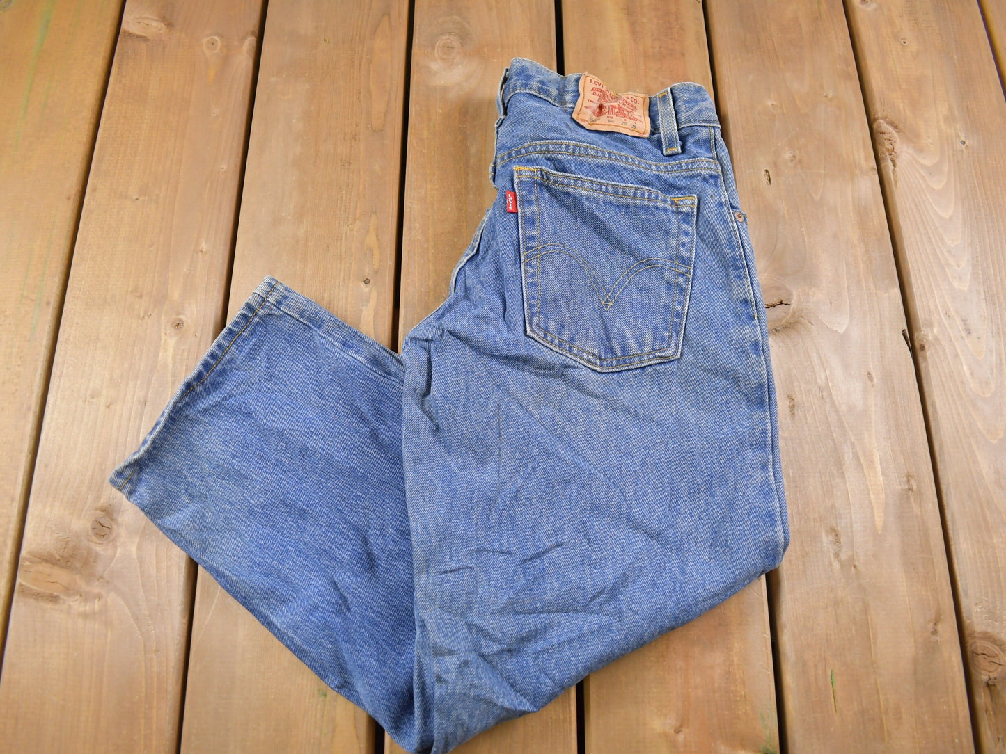 Vintage 1990s Levi's 550 Red Tab Jeans Size 28 x 25