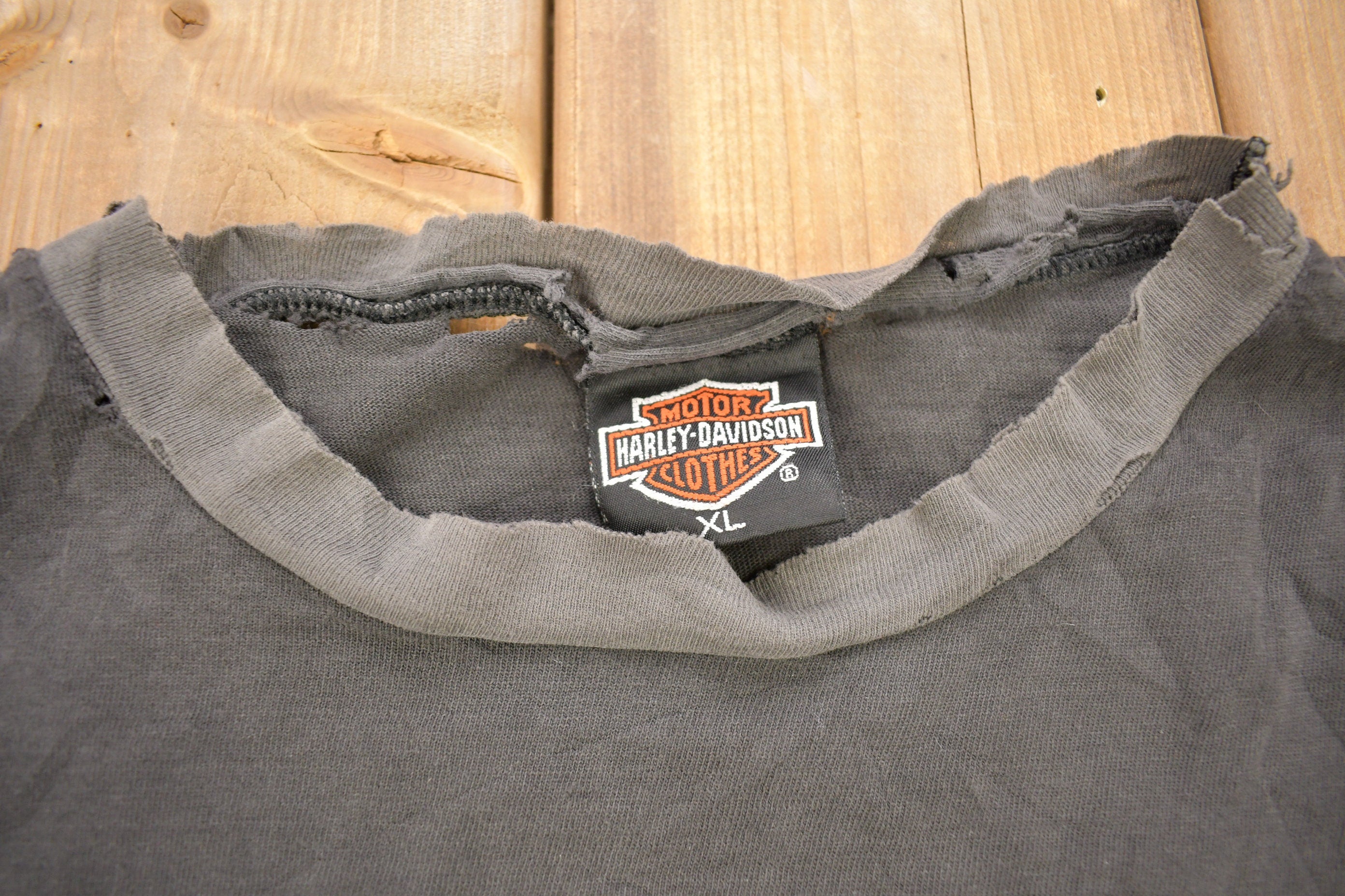 Vintage 1980s Harley Davidson Singapore 3D Emblem Distressed T-Shirt