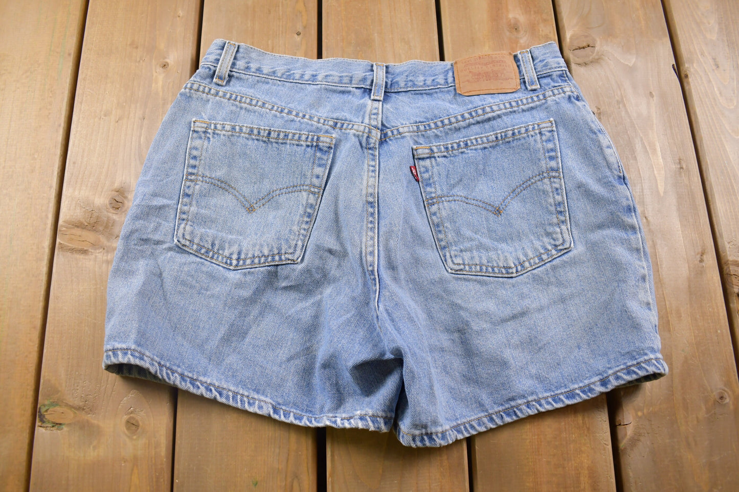 Vintage 1990s Levi's Jean Short Shorts 32 x 4 / 90s Shorts / Streetwear Fashion / Bottoms / Light Wash / Vintage Jeans/ Jorts