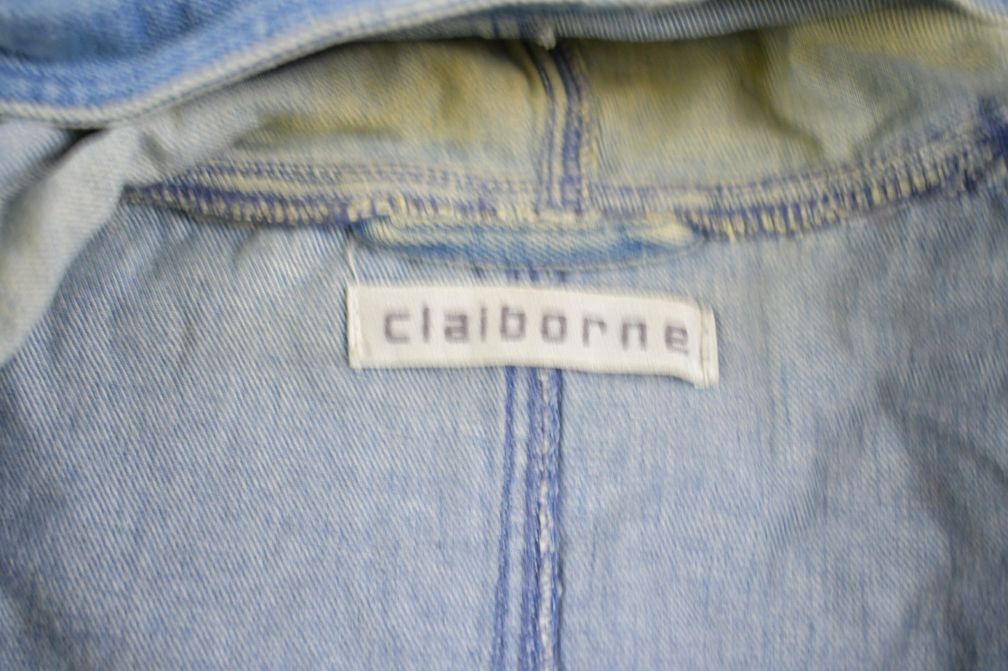 Vintage 1990s Claiborne Denim Jean Jacket / Vintage Denim / Streetwear / Vintage Fall Outerwear / Fall Jacket / Claiborne denim