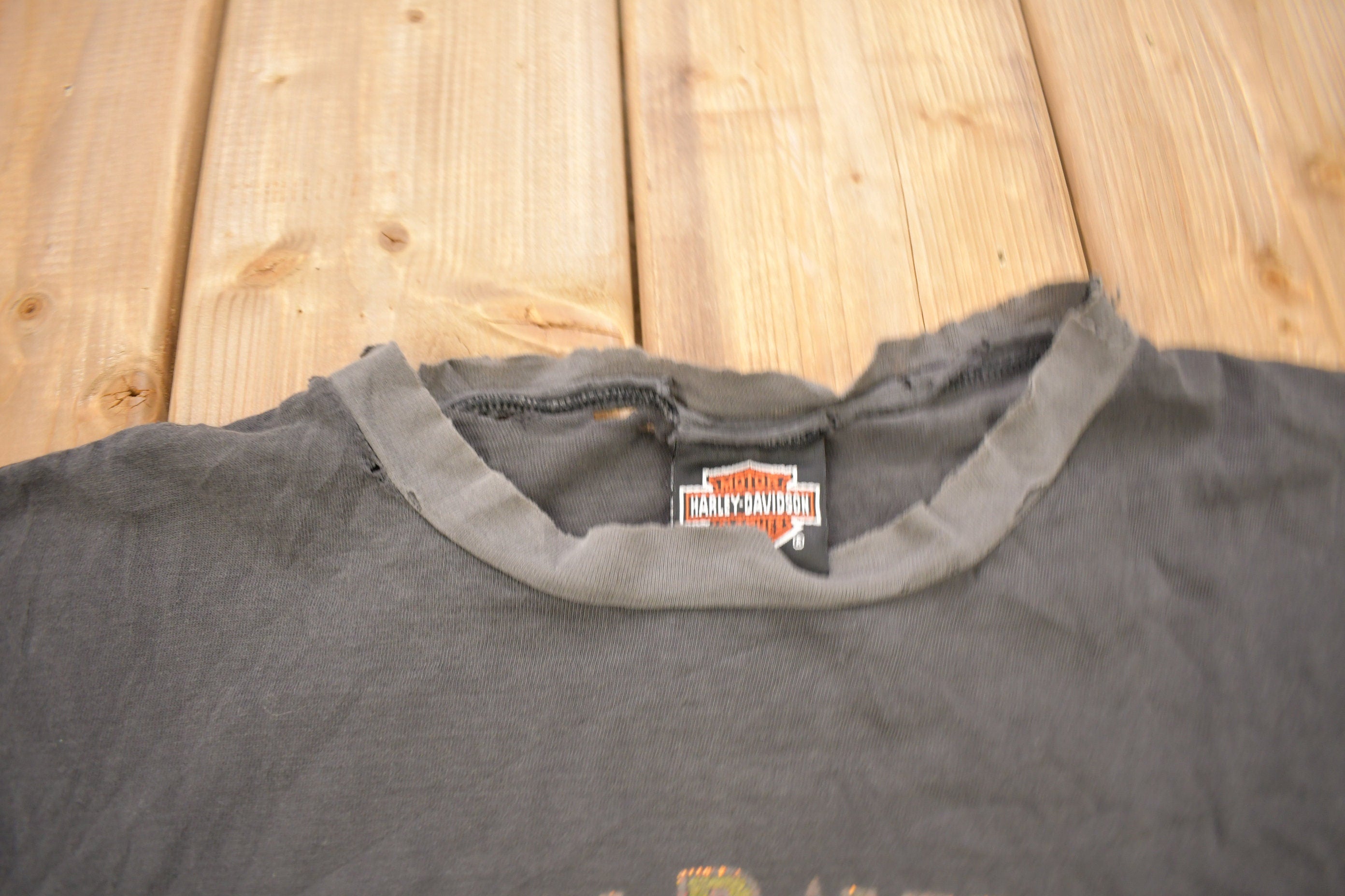 Vintage 1980s Harley Davidson Singapore 3D Emblem Distressed T-Shirt