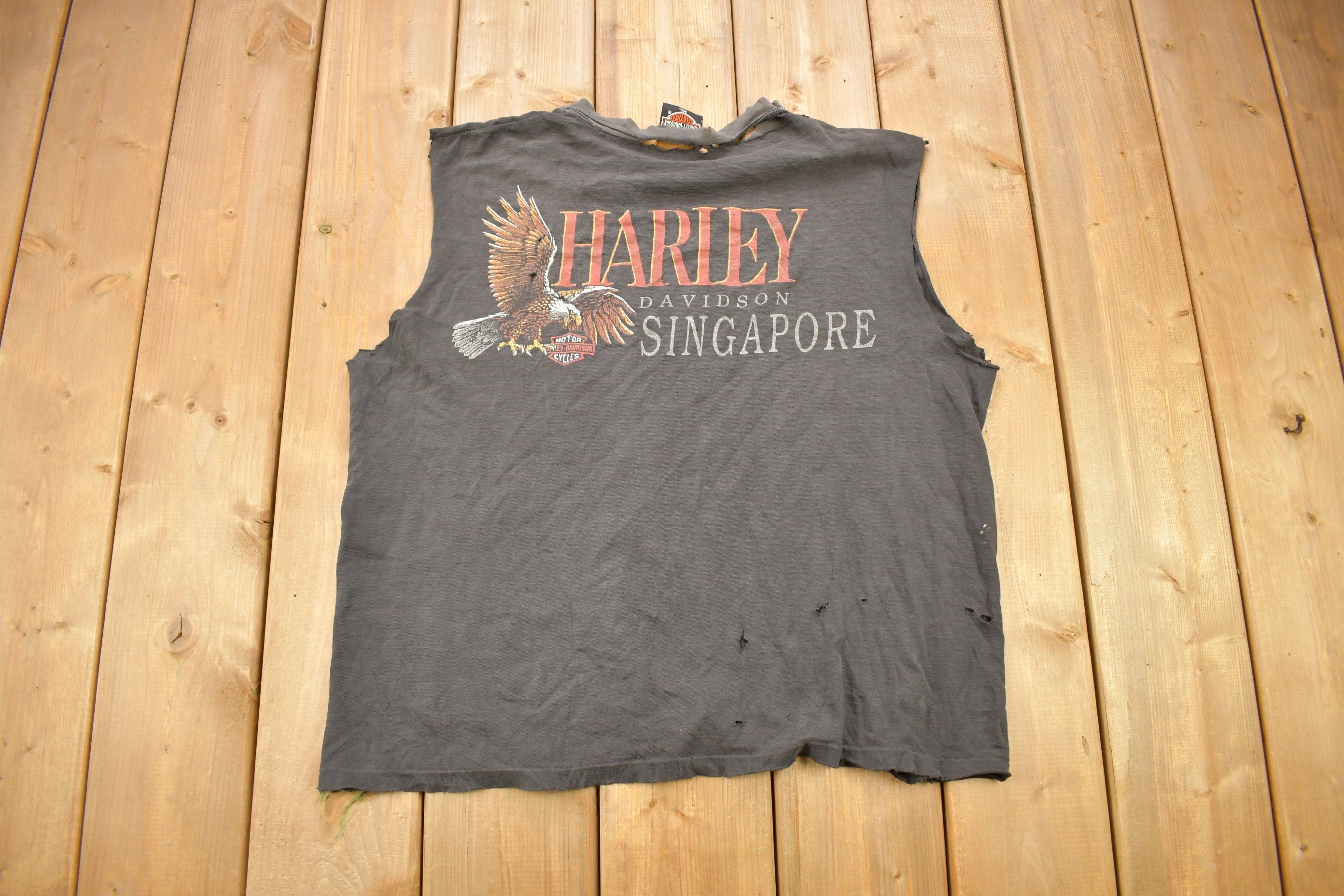Vintage 1980s Harley Davidson Singapore 3D Emblem Distressed T-Shirt