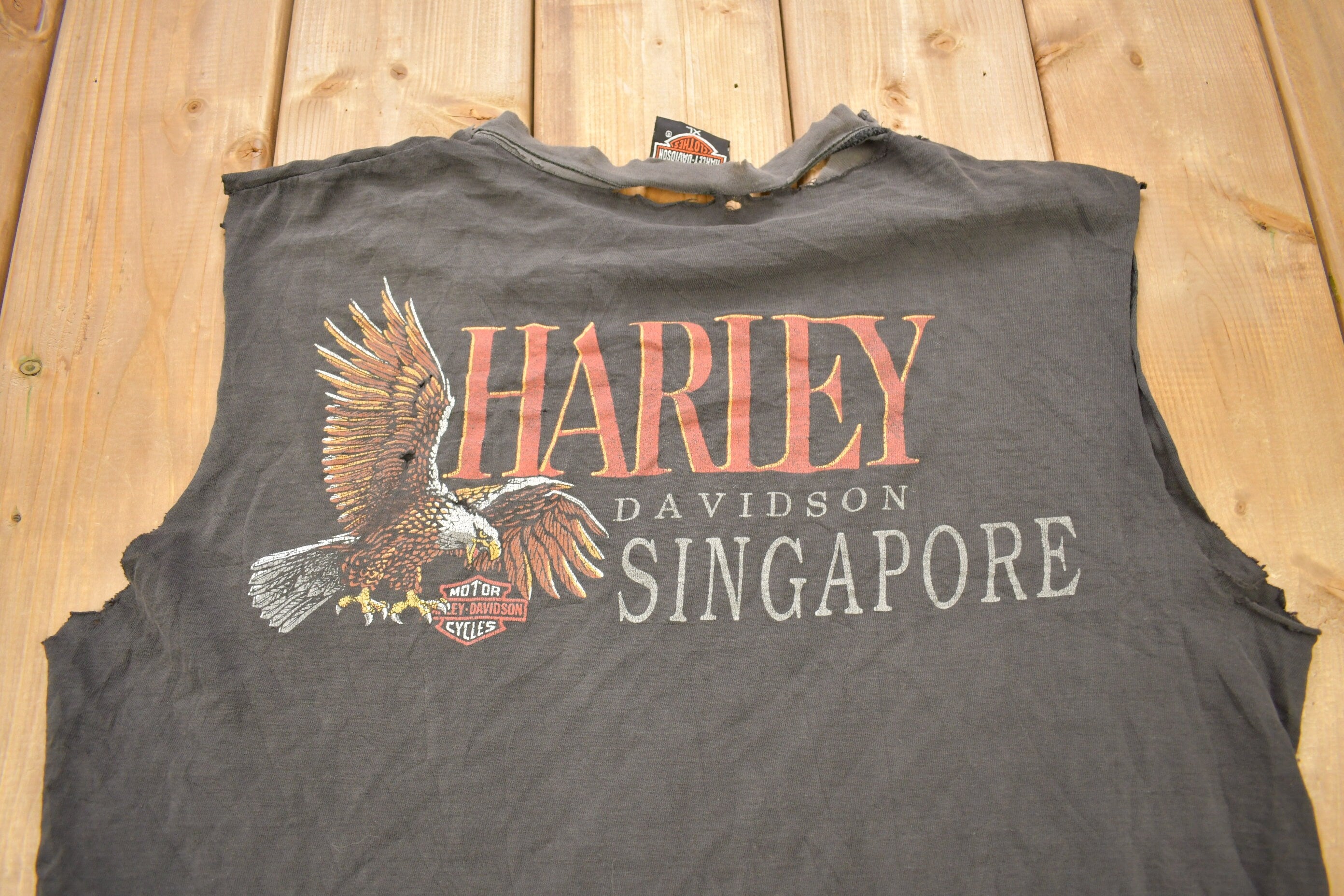 Vintage 1980s Harley Davidson Singapore 3D Emblem Distressed T-Shirt