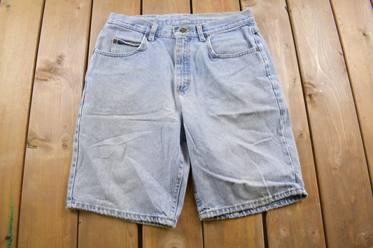 Vintage 1990s Lee Light Wash Jean Shorts 32 x 10 / 90s Shorts / Streetwear Fashion / Bottoms / Light Wash / Vintage Jeans/ Jorts