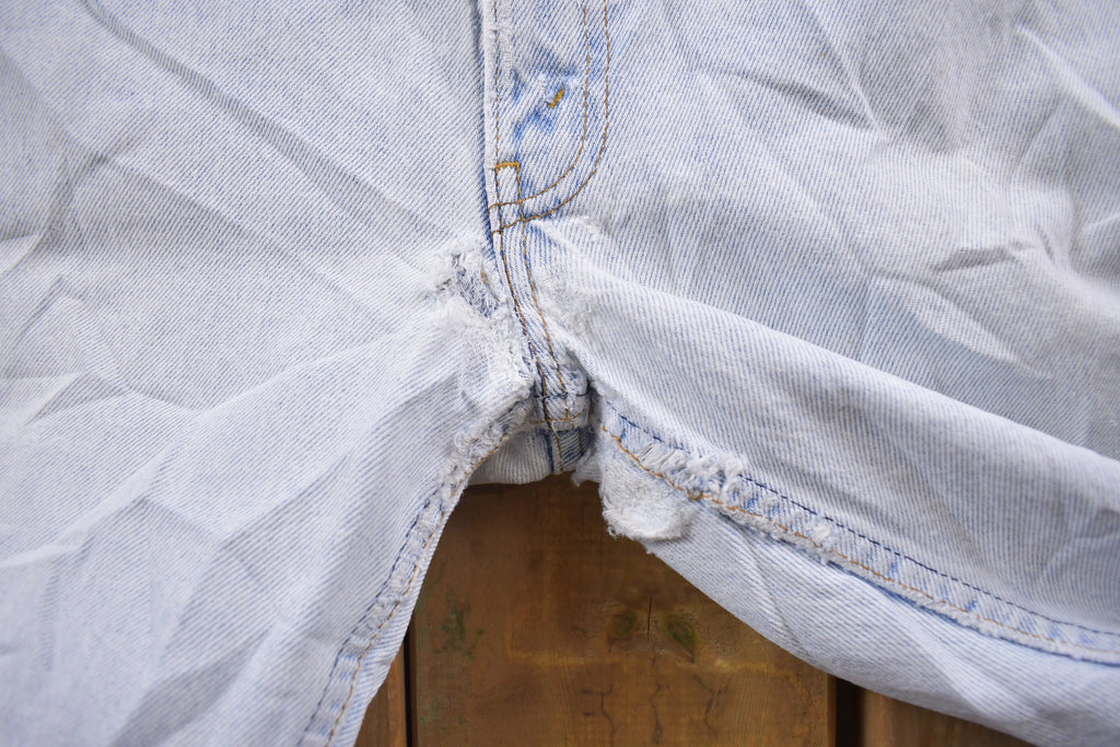 Vintage 1990s Levi's Red Tab Distressed Jeans Size 33 x 32
