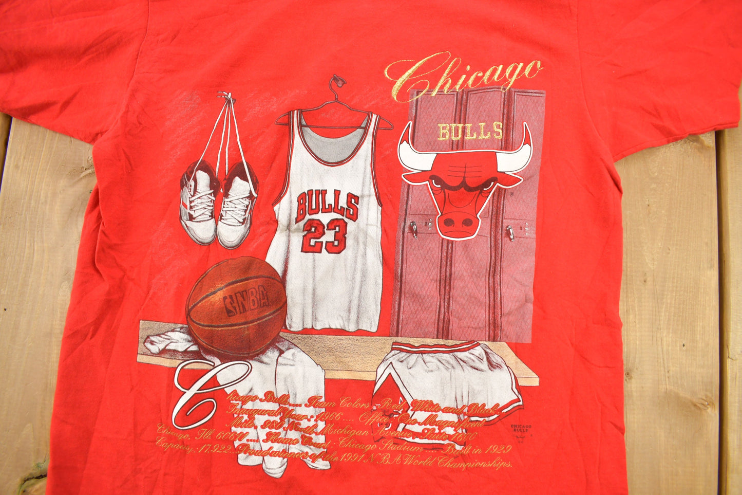 Vintage 1990s Chicago Bulls NBA Embroidered T-Shirt / Made In USA / Single Stitch / NBA Basketball / 90s Streetwear / Sportswear