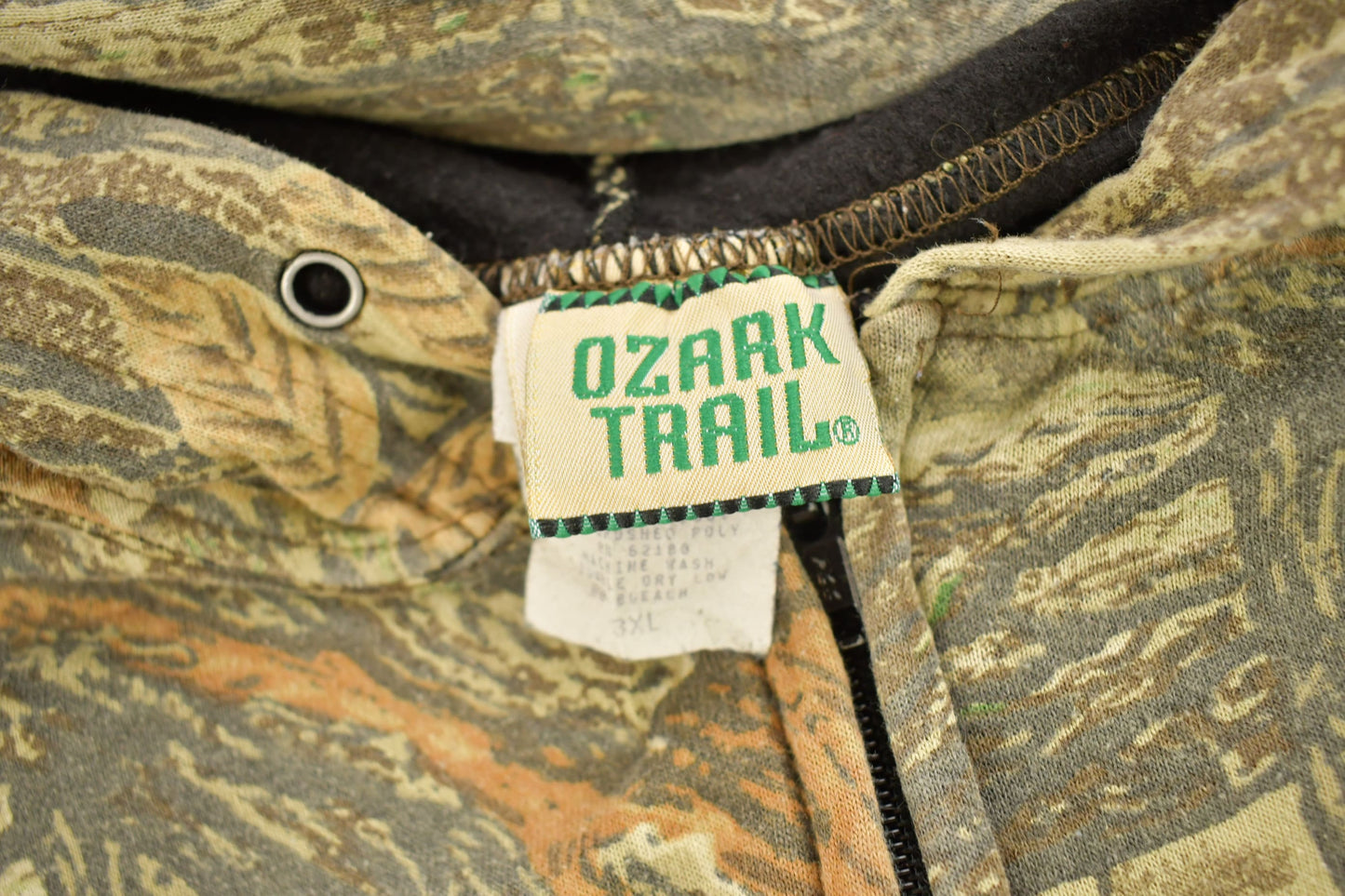 Vintage 1990s Ozark Trail Real Tree Camo Zip Up Hoodie / Outdoorsman / Vintage Sweater / Hunting Sweater / 3XL