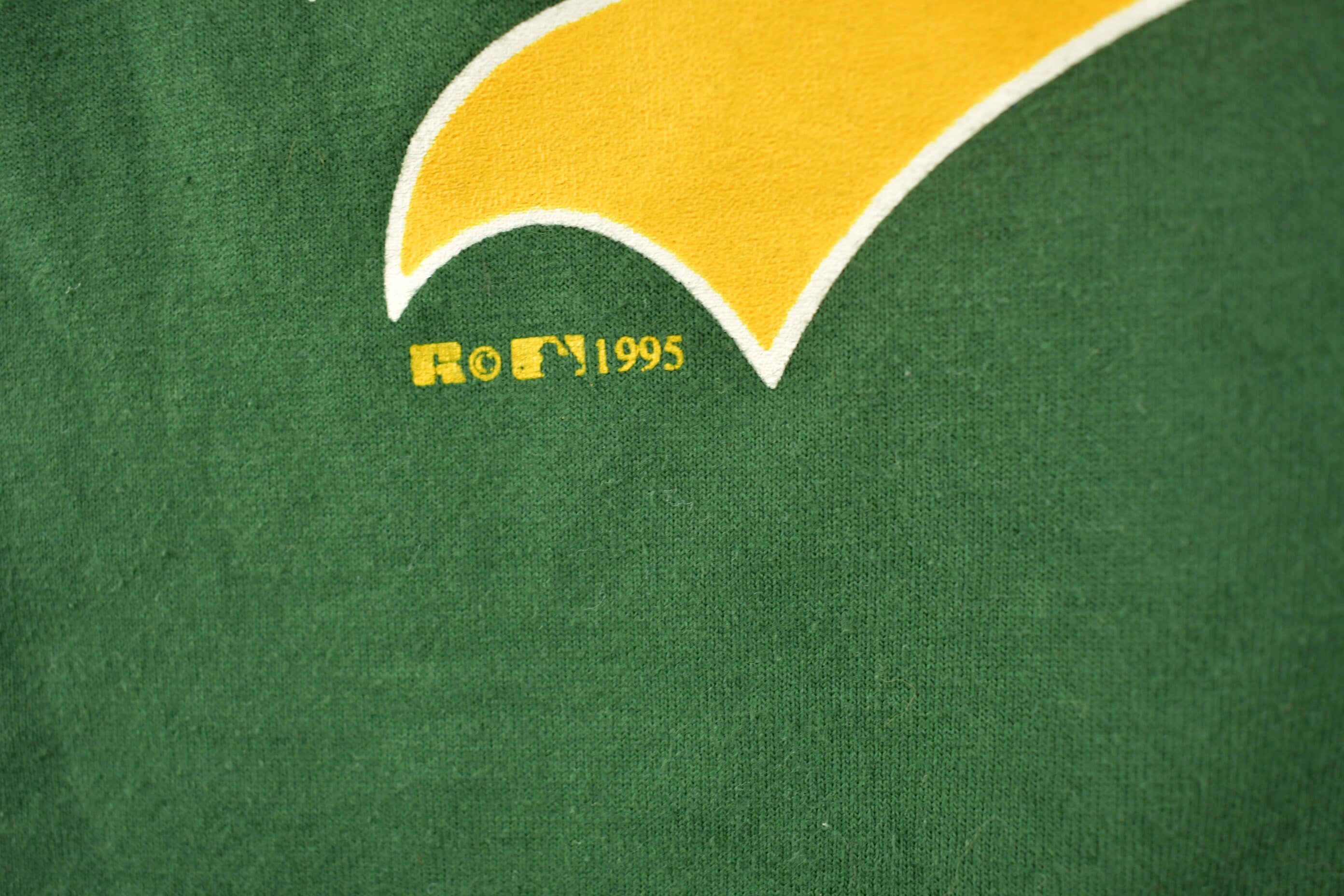 Vintage 1995 Oakland A's MLB Russell Athletics Youth Size T-Shirt