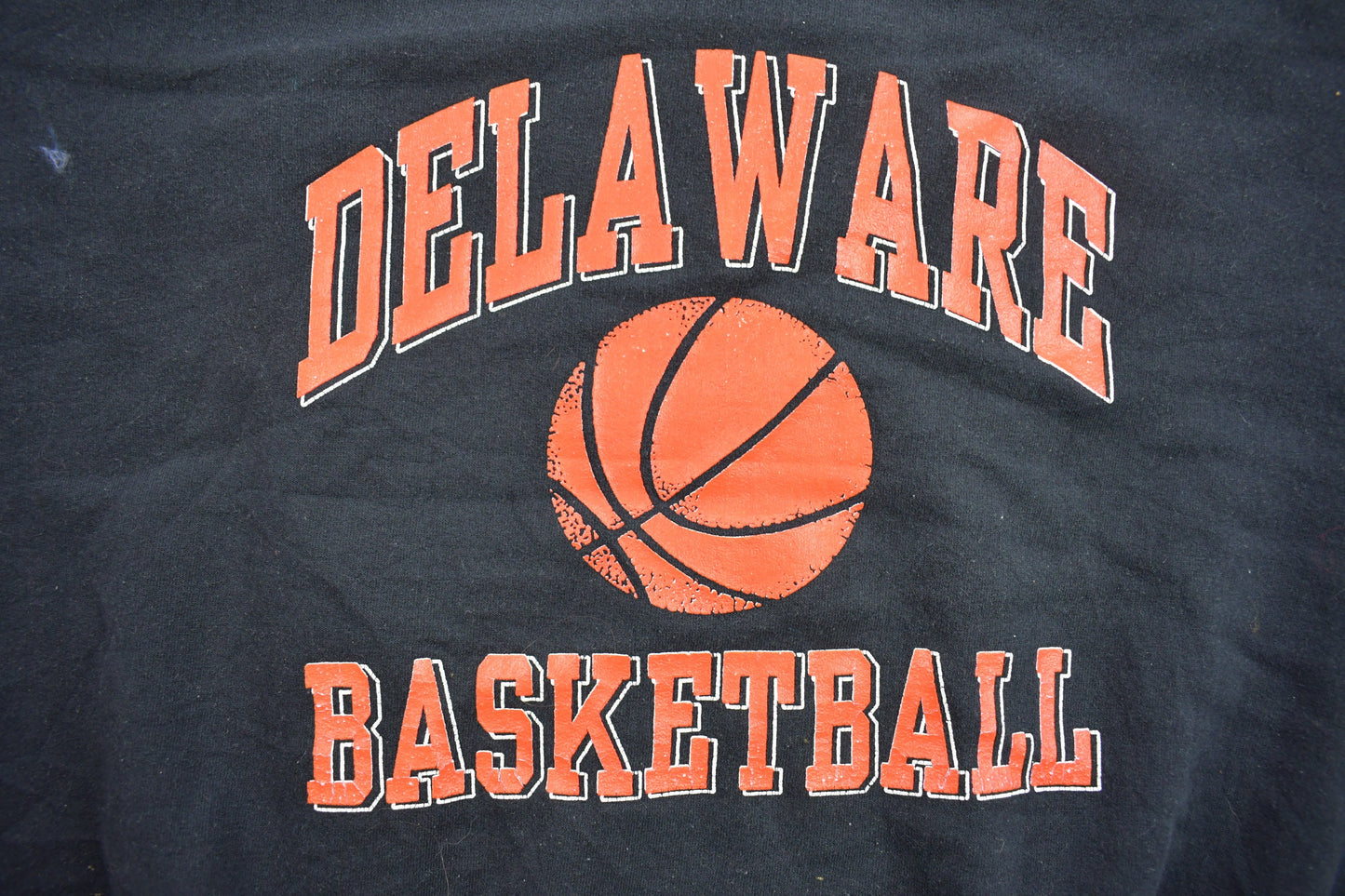 Vintage 1990s Delaware Basketball Team Collegiate Crewneck / Sportswear / Americana