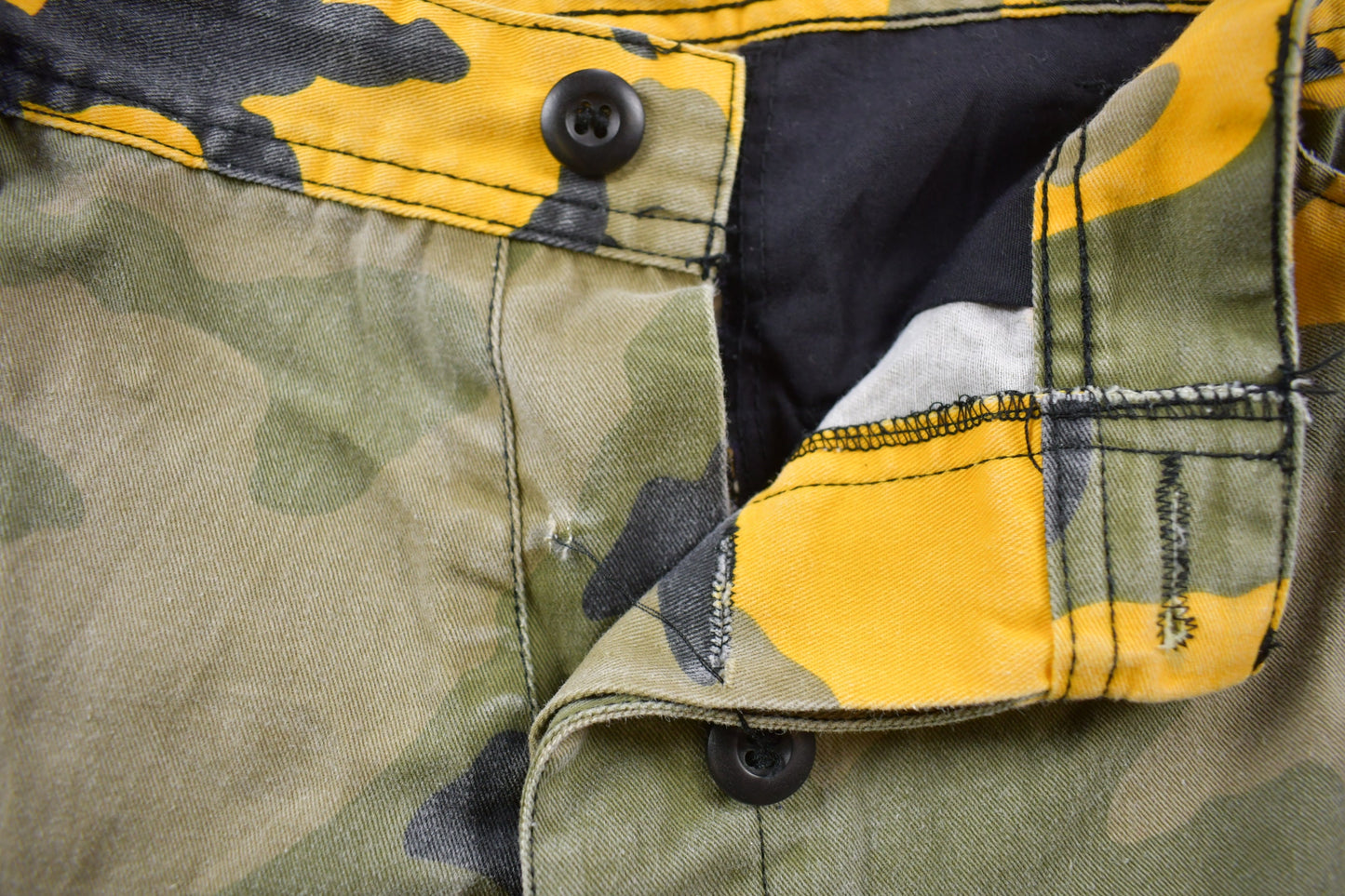 Vintage 2001 US Army Yellow Camouflage Cargo Pants Size 28 x 30 / Streetwear / Army Pants / Military Pants / Vintage Cargos / Made In USA