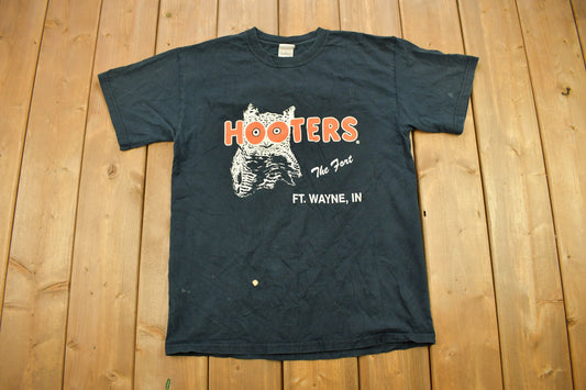 Vintage 1990s Hooters "The Fort" Fort Wayne Indiana Souvenir T Shirt