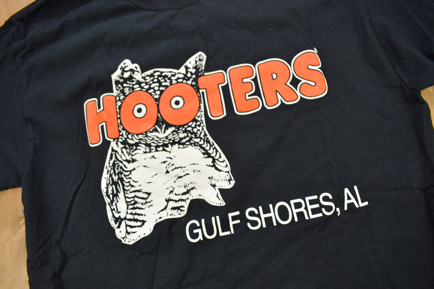 Vintage 1990s Hooters Gulf Shores Alabama Souvenir T Shirt