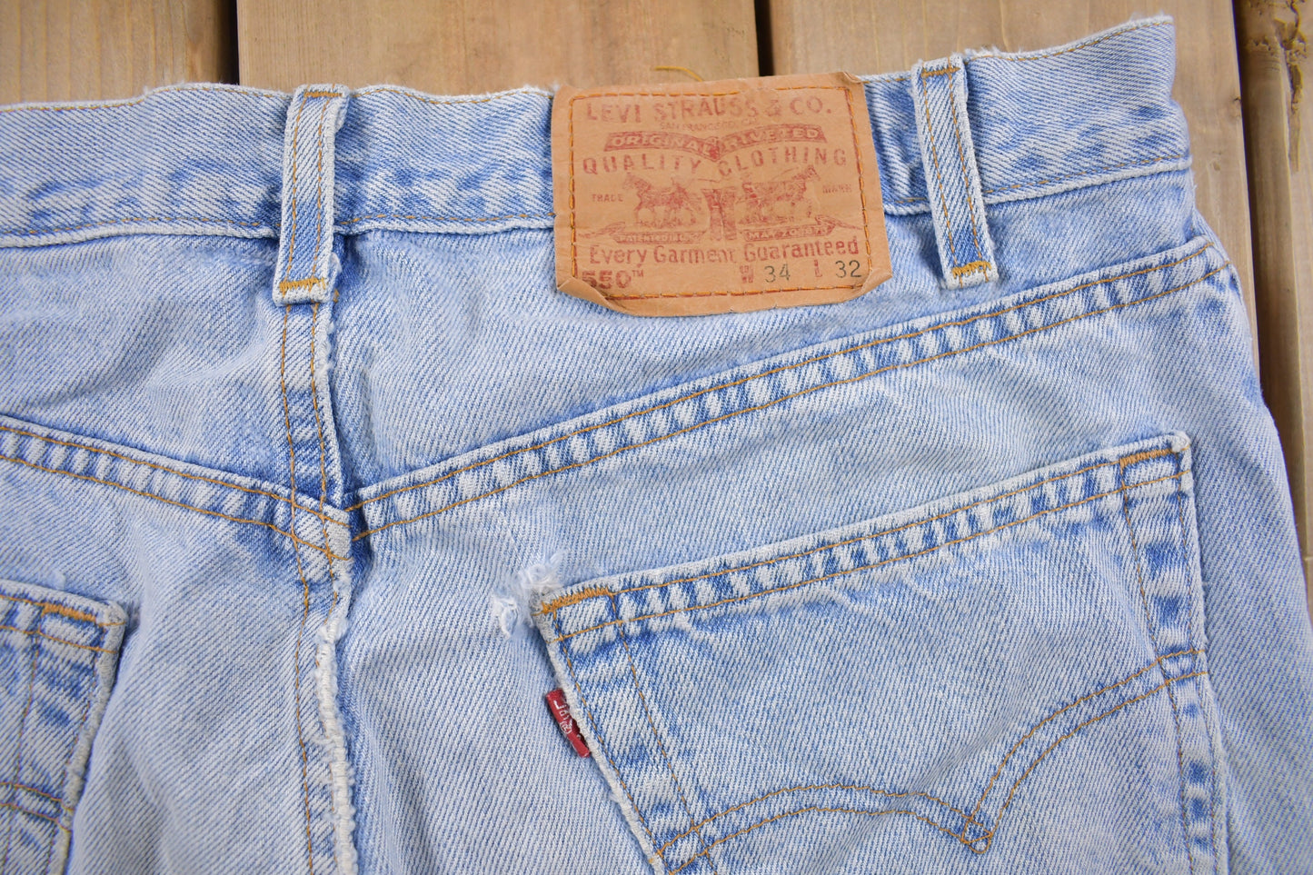 Vintage 1990s Levi's 550 Red Tab Denim Jeans Size 34 x 32