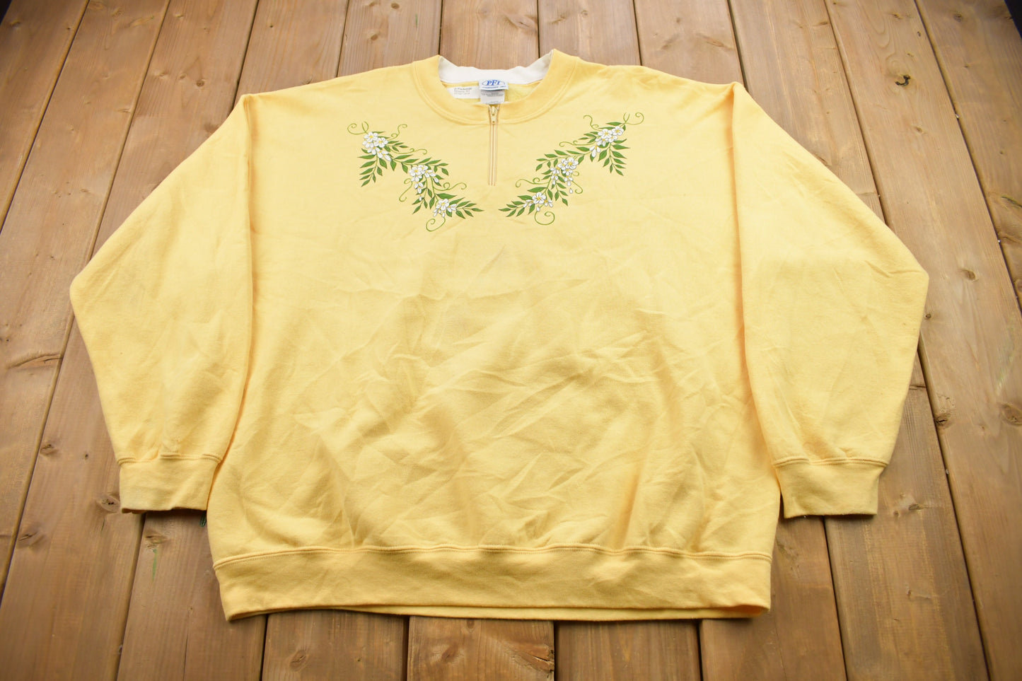 Vintage 1990s Cute Quarter-Zip Embroidered Crewneck Sweater / 90s Crewneck / Grandma Sweater / Streetwear