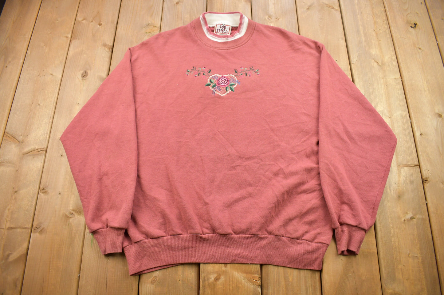 Vintage 1990s Flowers Embroidered Heart Cute Crewneck Sweater / 90s Crewneck / Grandma Sweater / Streetwear / Made In USA / Animal Theme