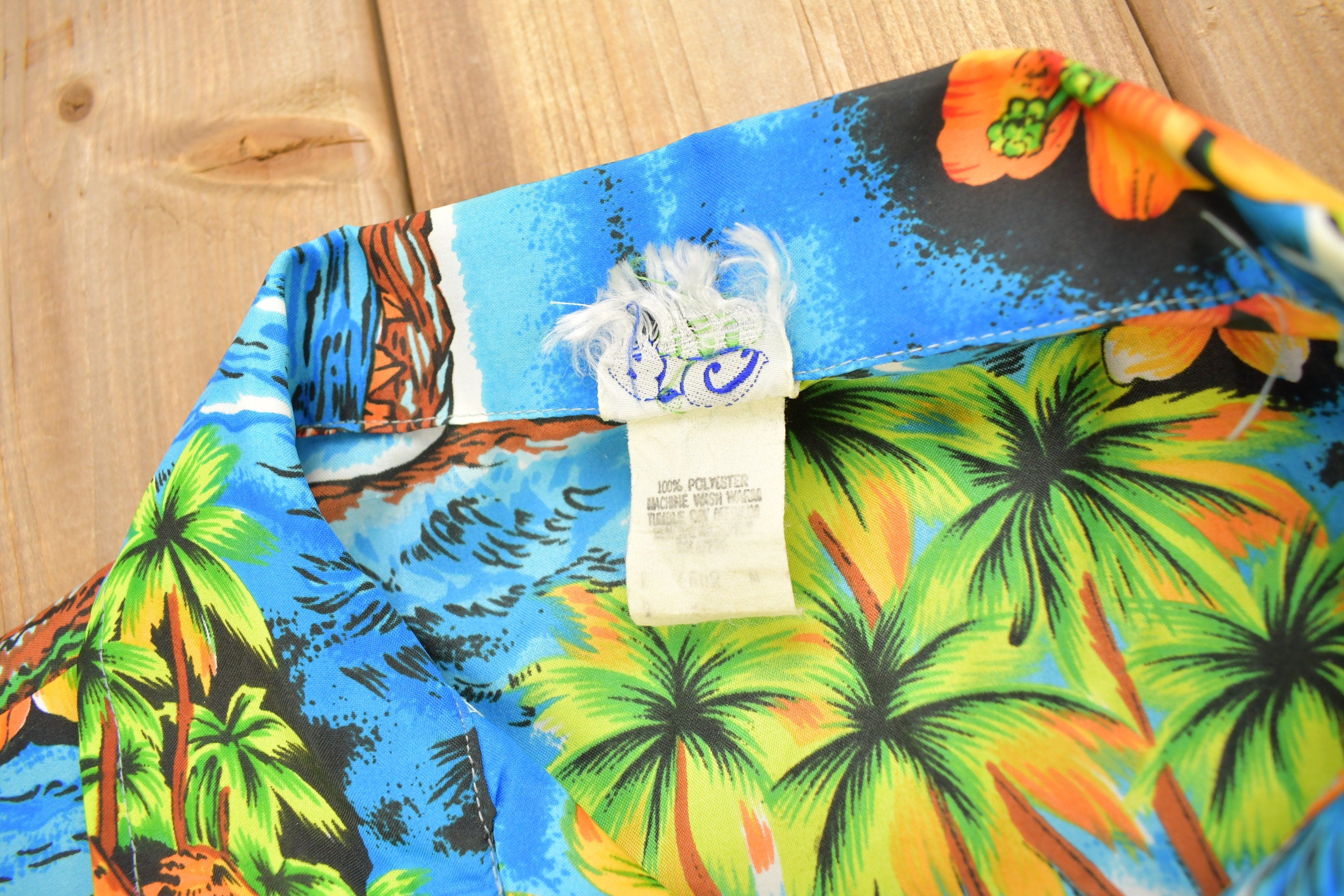 Vintage 1970s All Over Print Hawaiian Theme Button Up Shirt