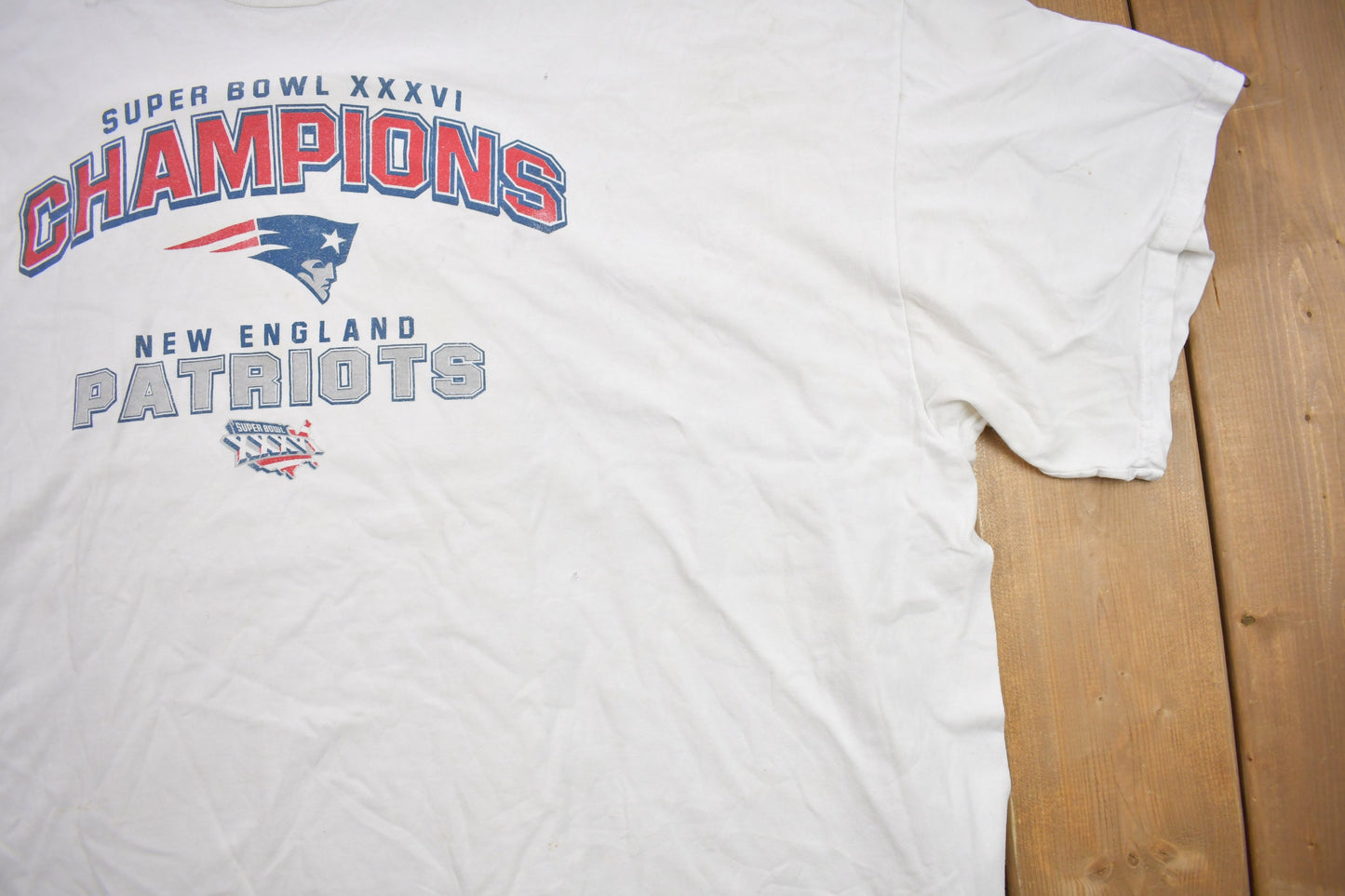 Vintage 1990s NFL New England Patriots Super Bowl 36 Graphic T-Shirt/ Made In USA / Distressed / NFL / 90s Streetwear / Sportswear