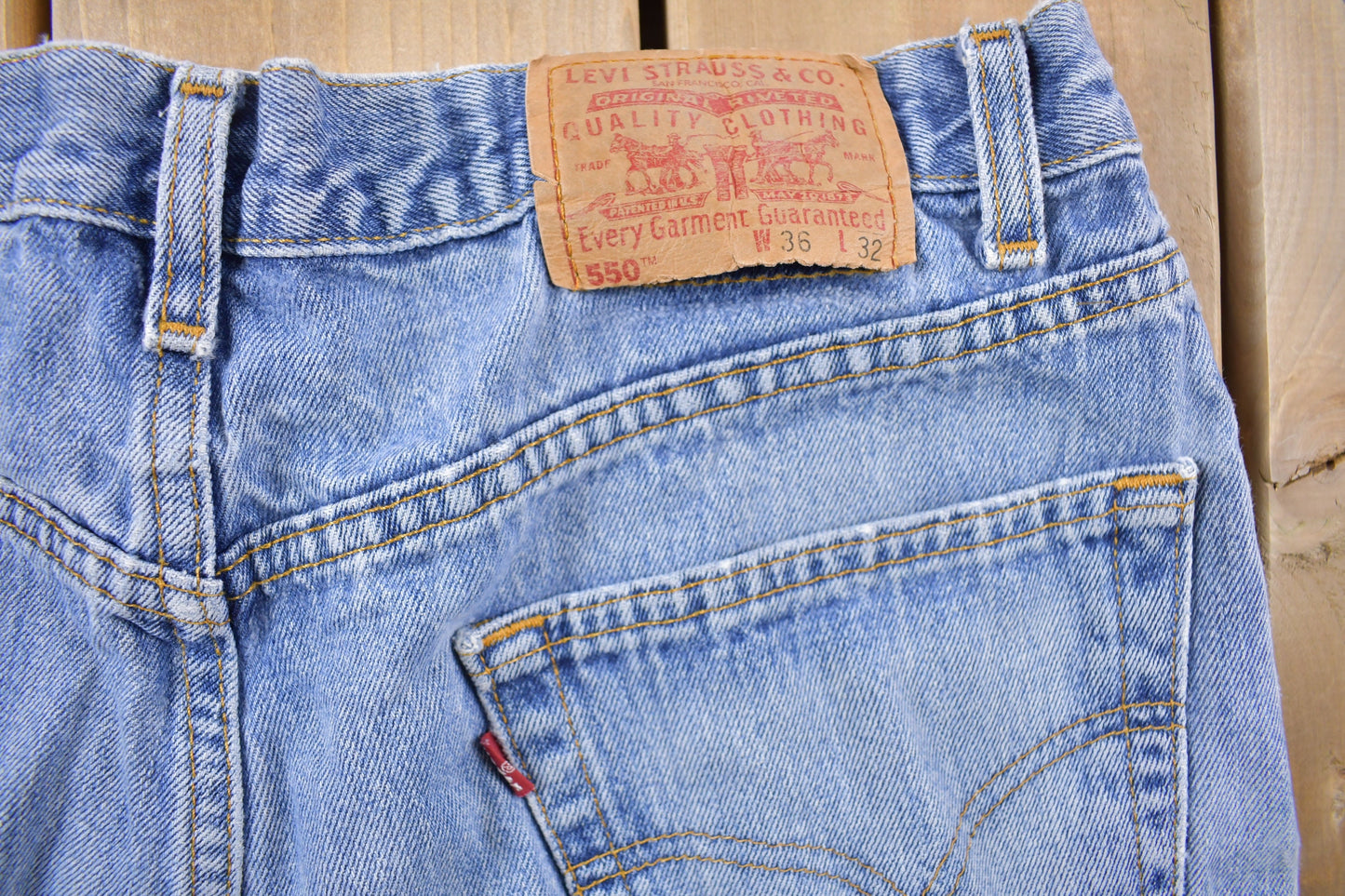 Vintage 1990s Levi's 550 Tab Denim Jeans Size 34 x 32