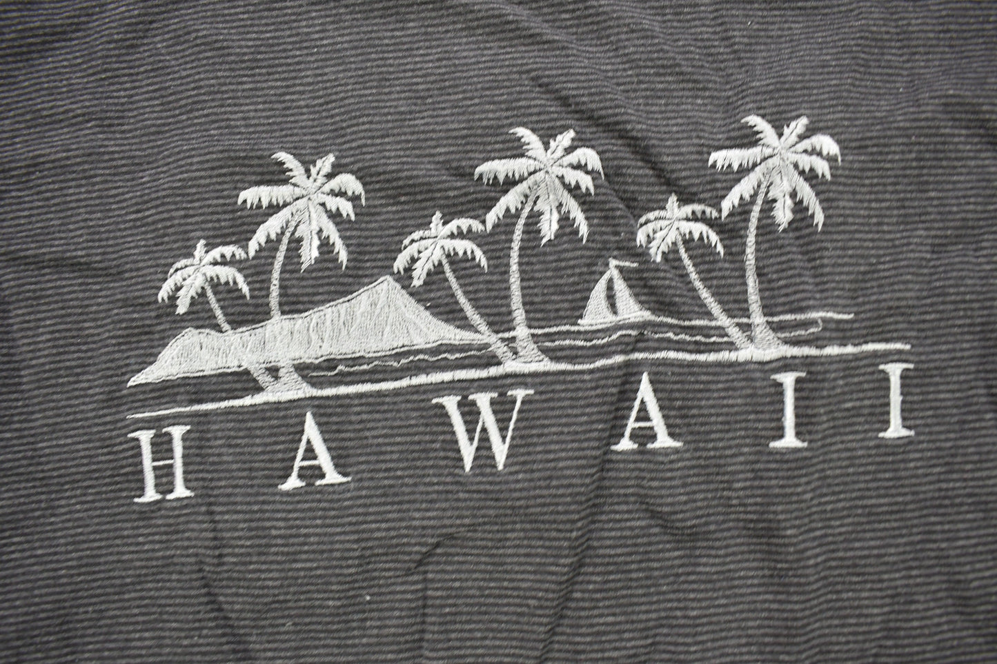 Vintage 1990s Hawaii Embroidered Souvenir T Shirt / Streetwear / Made In USA / Vacation Tee / Travel T Shirt / Single Stitch