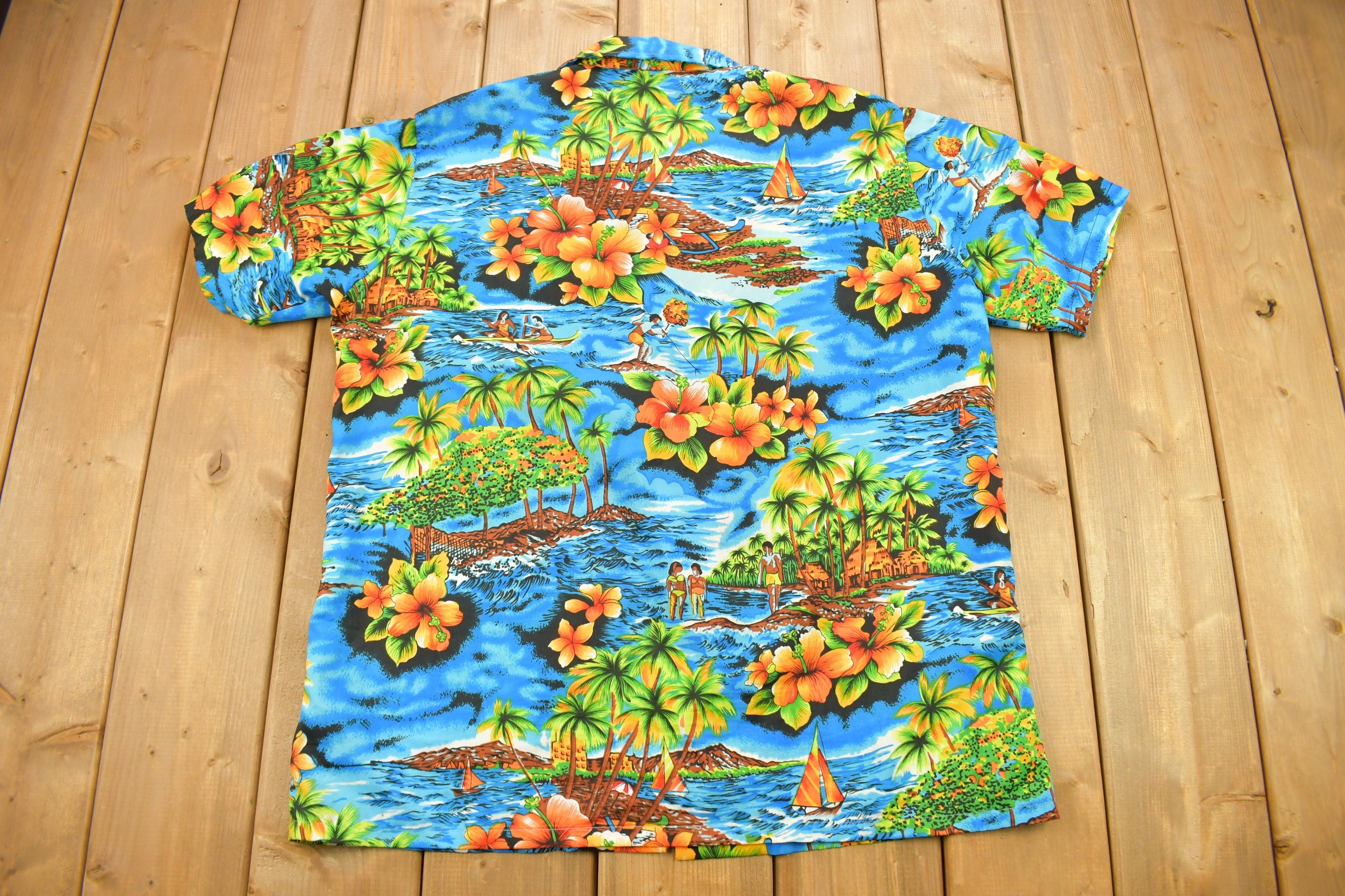 Vintage 1970s All Over Print Hawaiian Theme Button Up Shirt